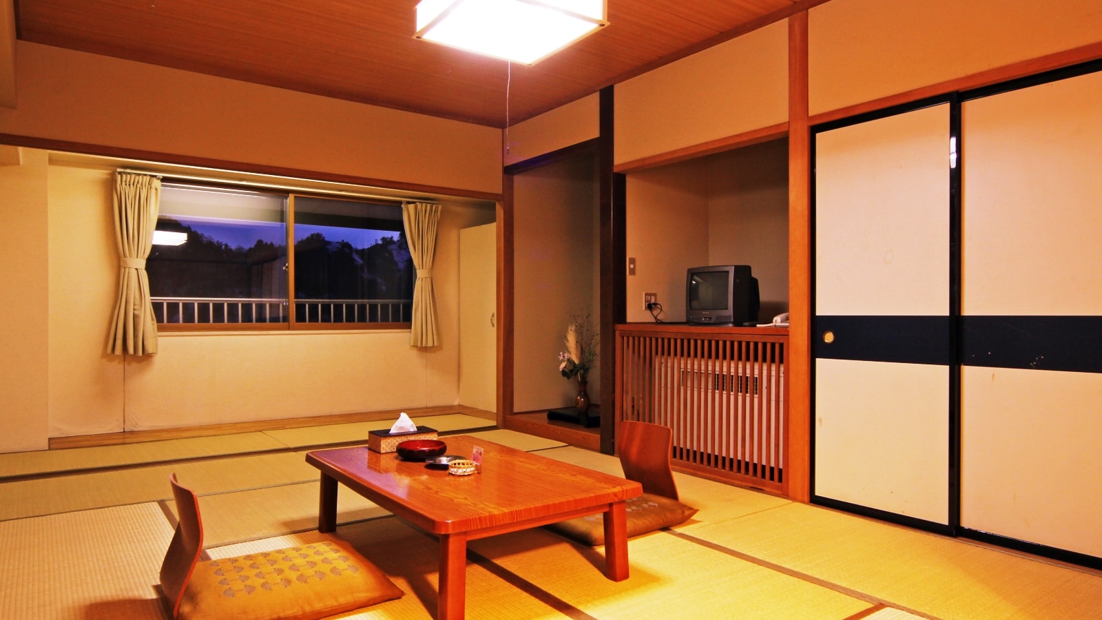 ■ Japanese-style room 14 tatami mats