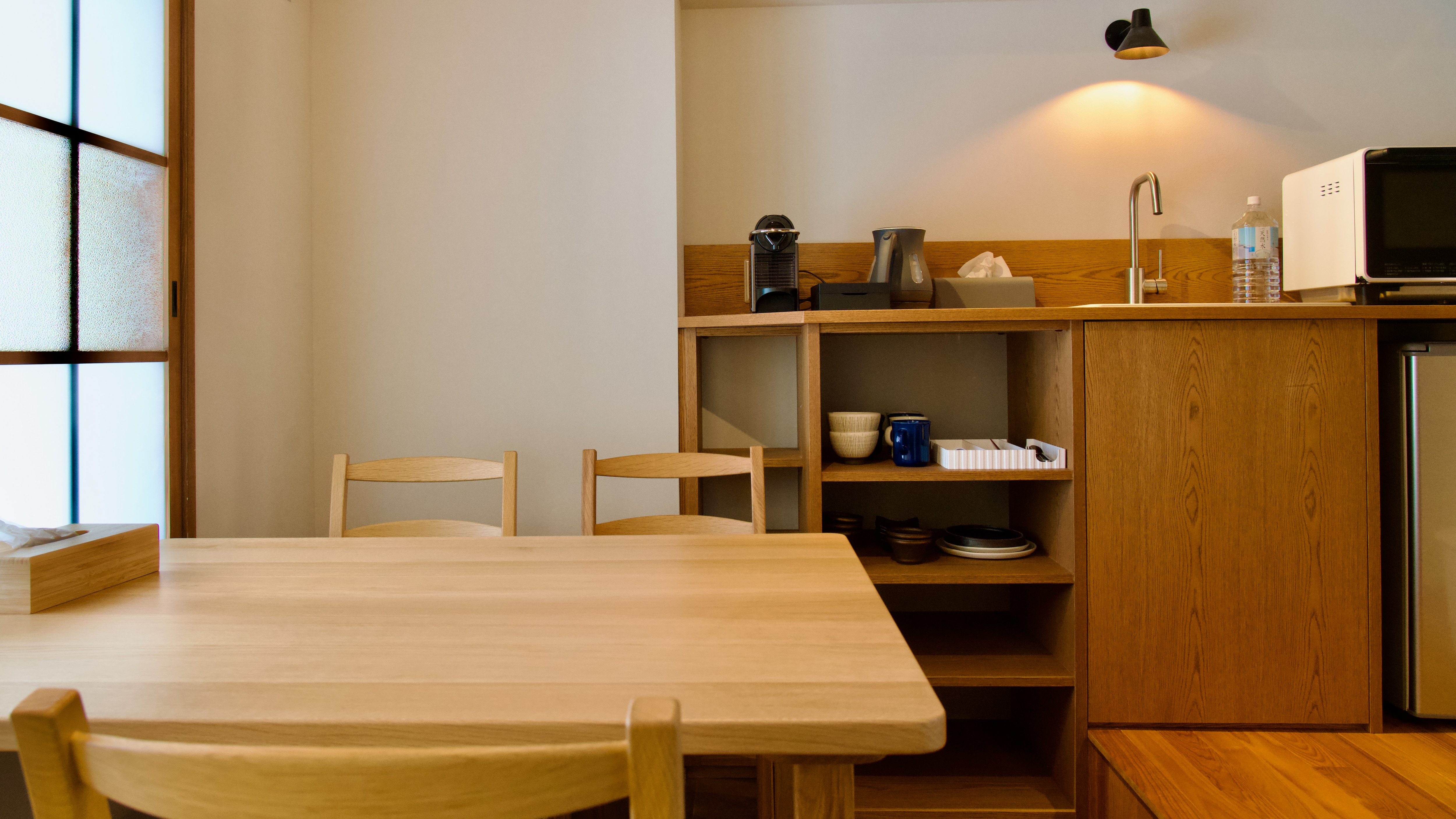 Dining room image of Shin-Munekura-1 (52m2). Bright theme. Solid wood table stands out.