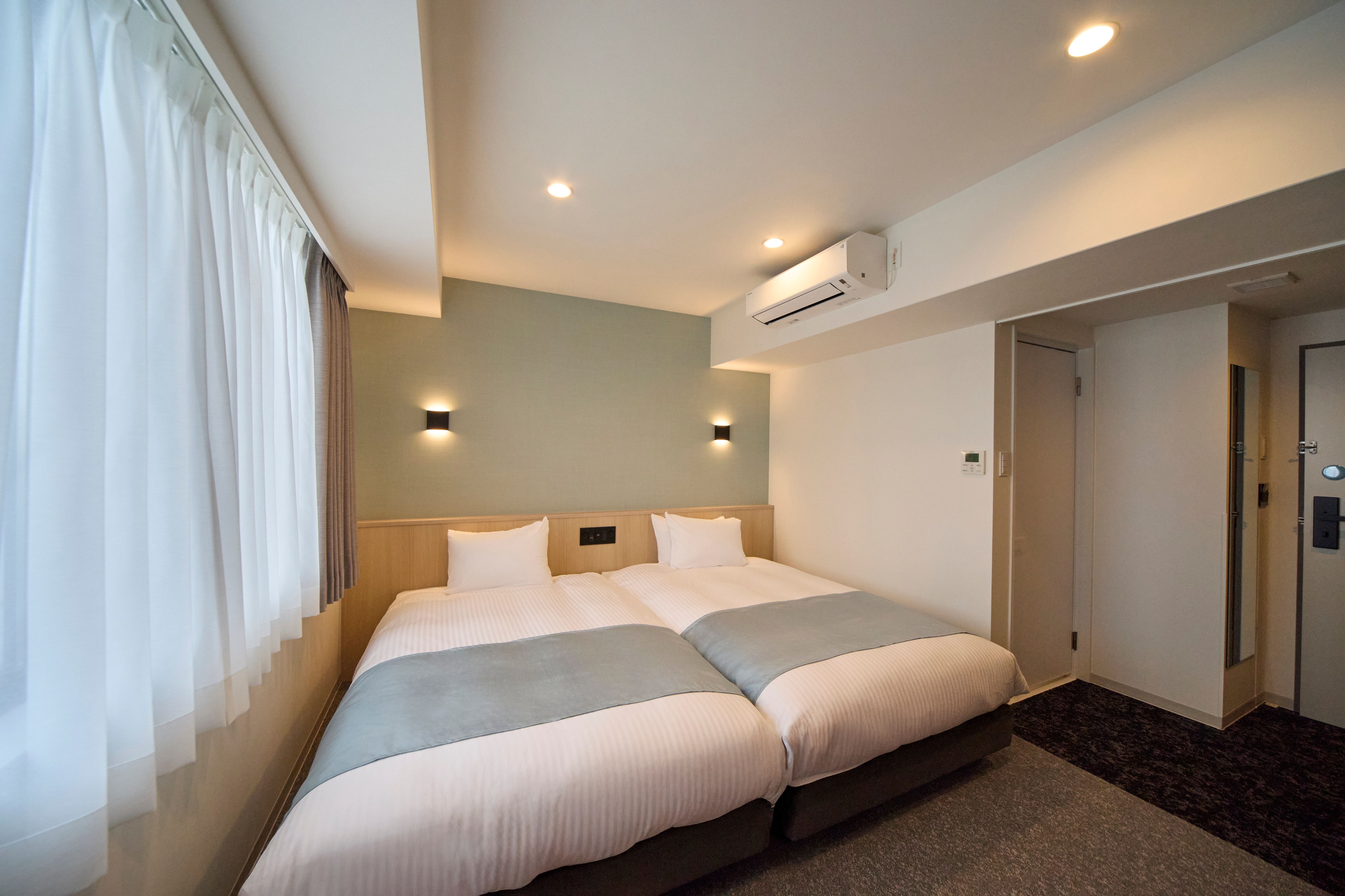 Non-smoking Hollywood Twin Room | 20 m² | Two Simmons beds, 120 cm wide, attached together