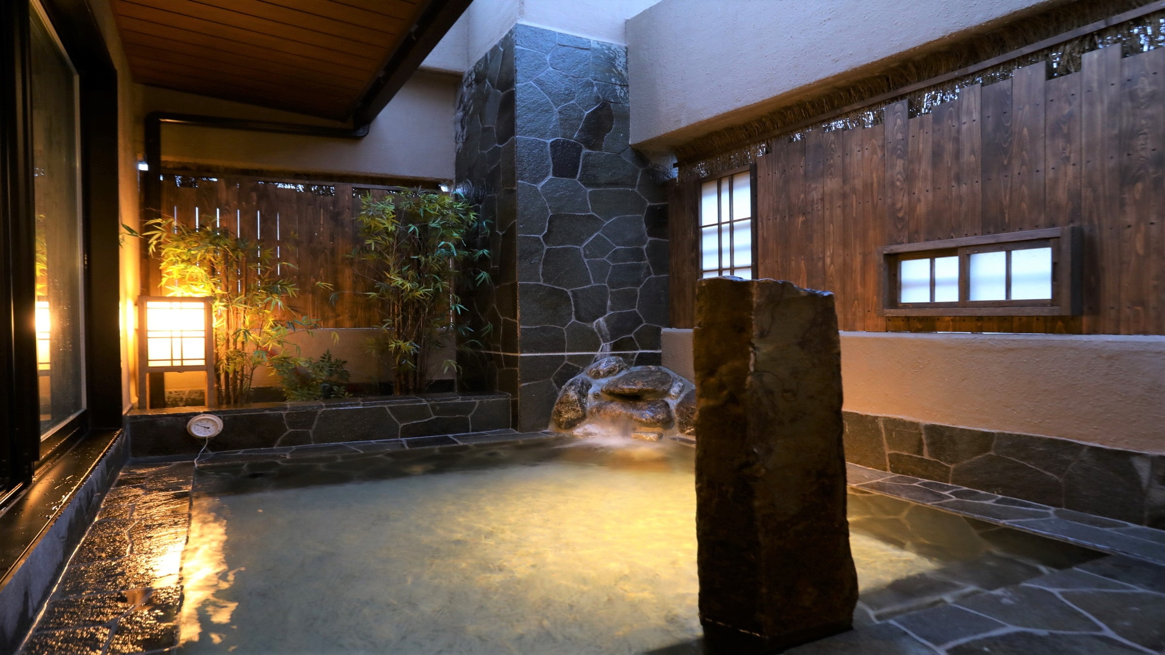 [& Rdquo; Kuroyu & rdquo; Natural hot spring large communal bath / girl] Open-air bath (hot water temperature: approx. 42 ° C-43 ° C)