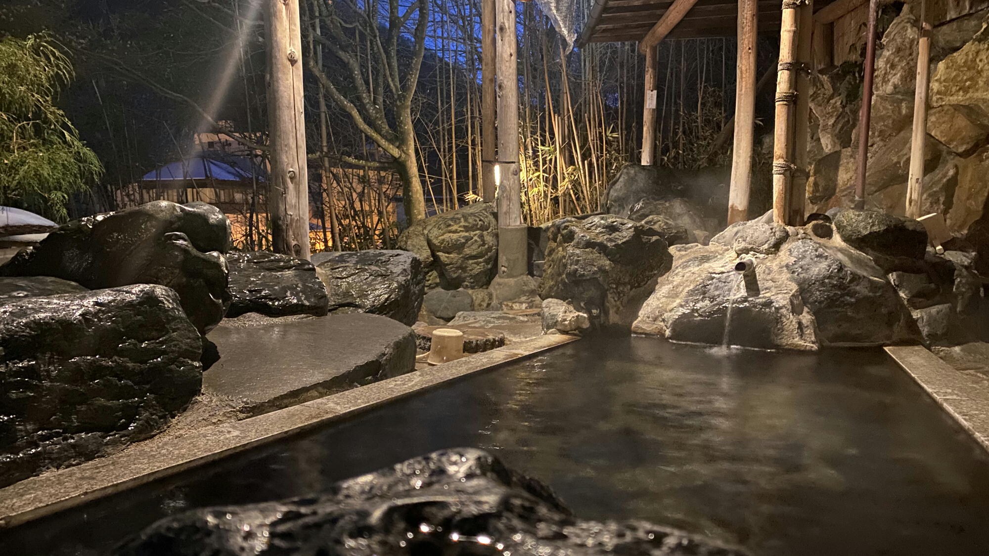 [Mixed bathing open-air bath rock mirror]