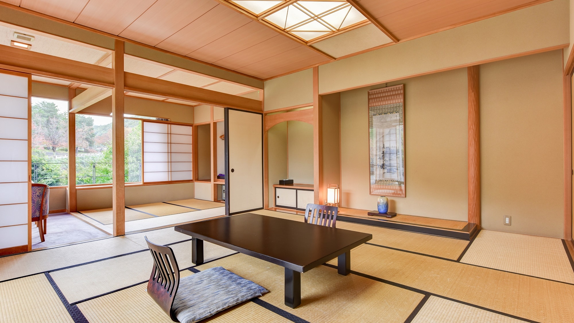 *[Guest room example] 12 tatami Japanese-style room / The open view from the large windows is appealing and gives a sense of openness ◎