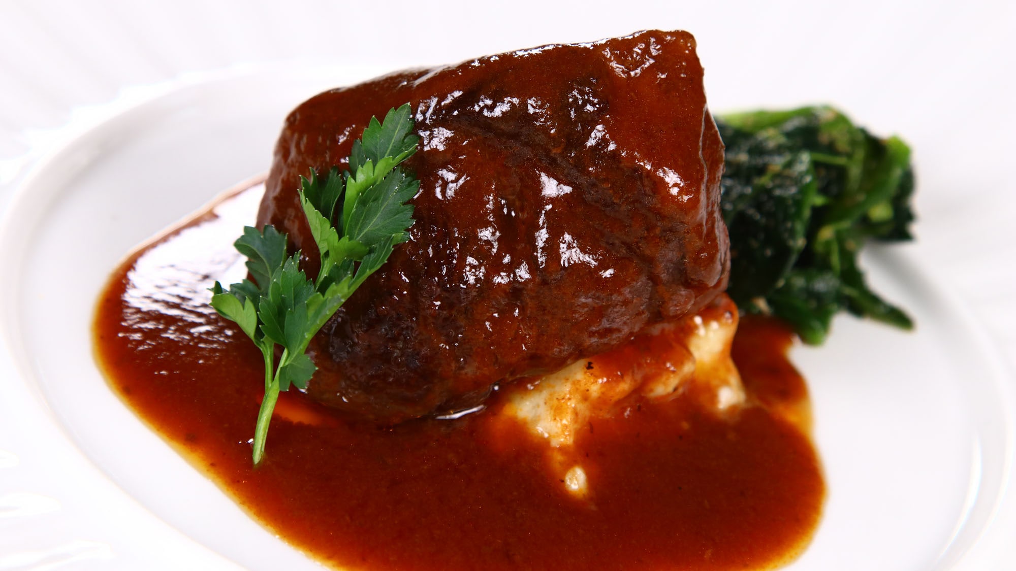 Daging Pipi Sapi Hitam Jepang Direbus dalam Anggur Merah
