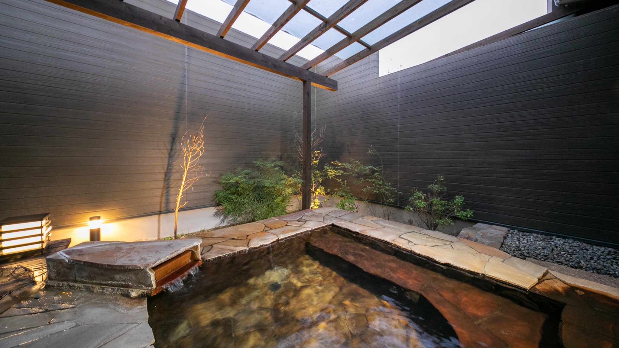 Standard guest room [single-story type] Example of an open-air bath