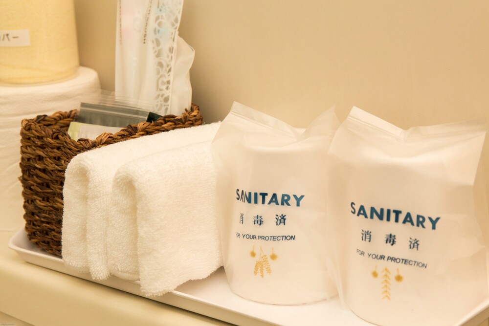 The rooms are equipped with toothbrushes, soaps, shampoos, shavings, brushes and basic cosmetics for women.