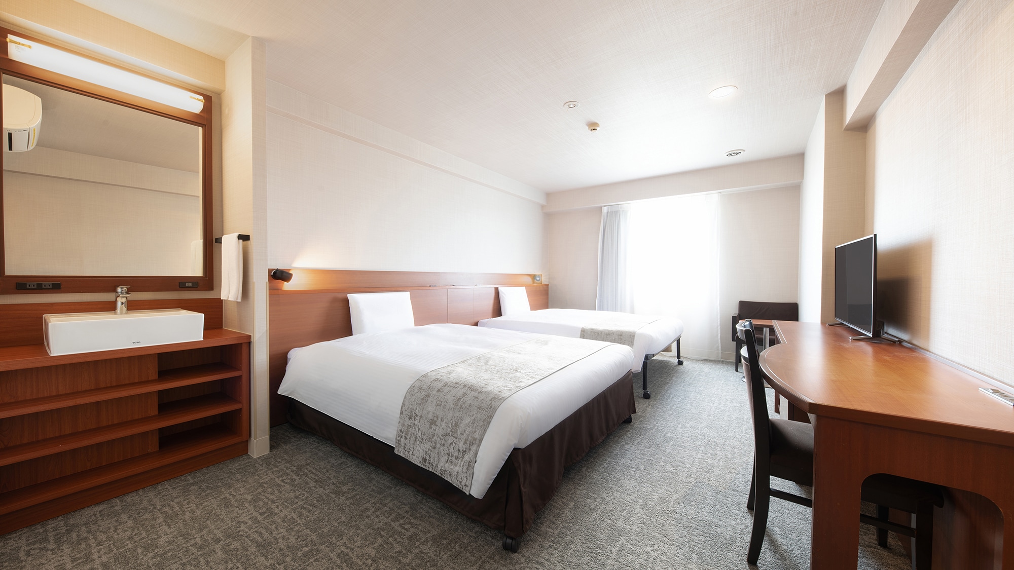 Spacious two-bedroom unit with two 150cm wide beds.