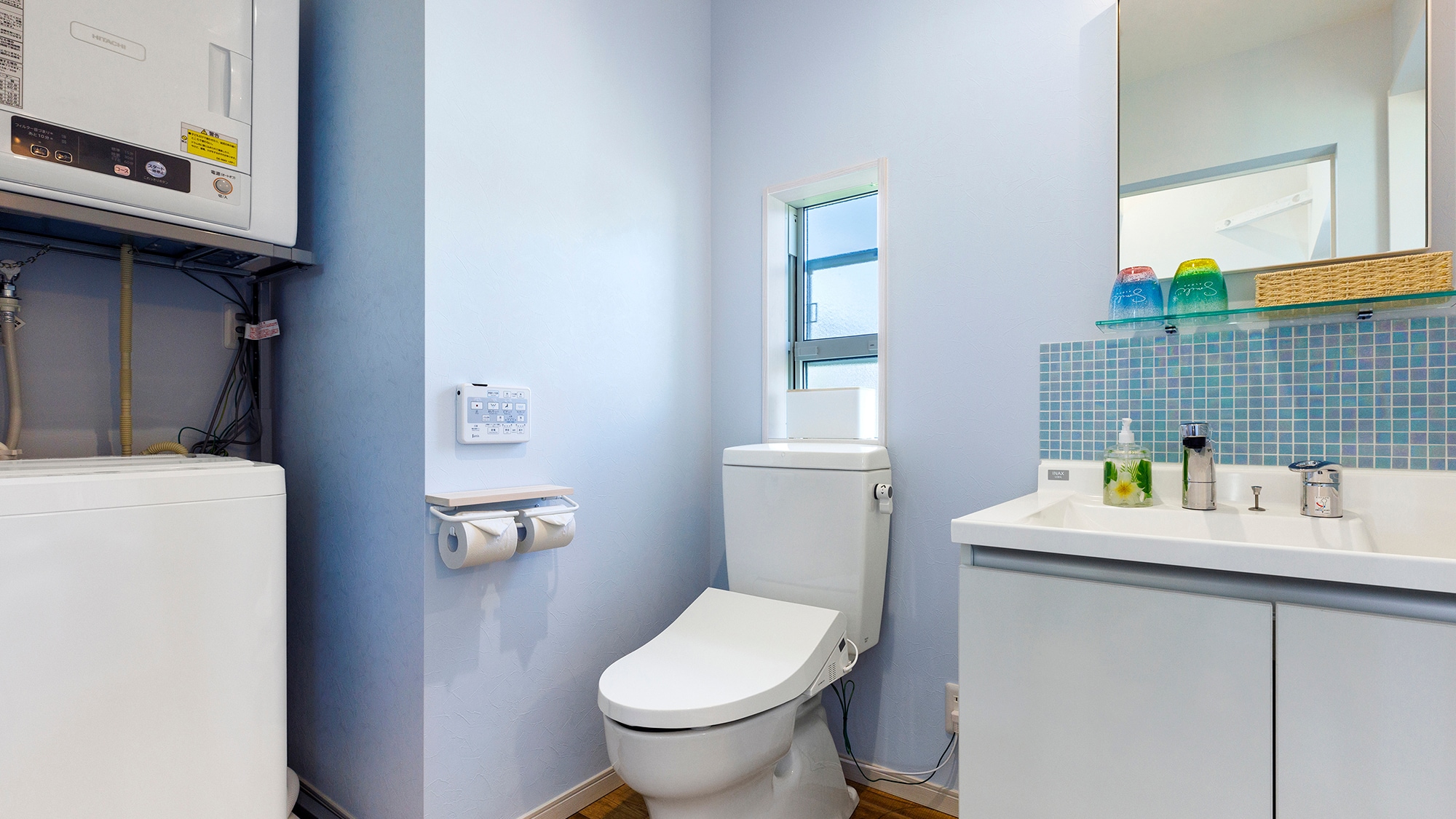 [La Ohana 2] Washing machines and dryers are also provided, helping you reduce the amount of laundry you have to do while traveling.