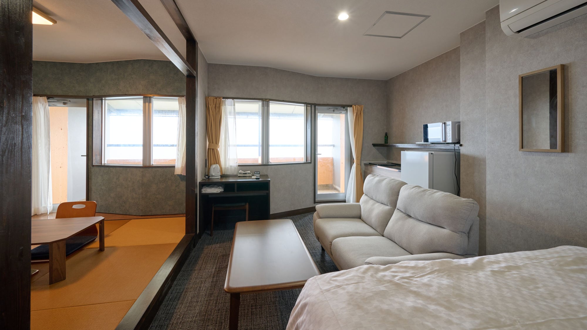 [Non-smoking] Japanese-Western room for 1-2 people (with open-air bath and mini-kitchen)