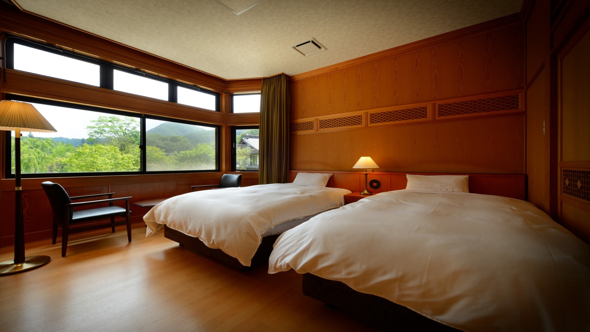 2 kamar kamar tidur Jepang dan Barat