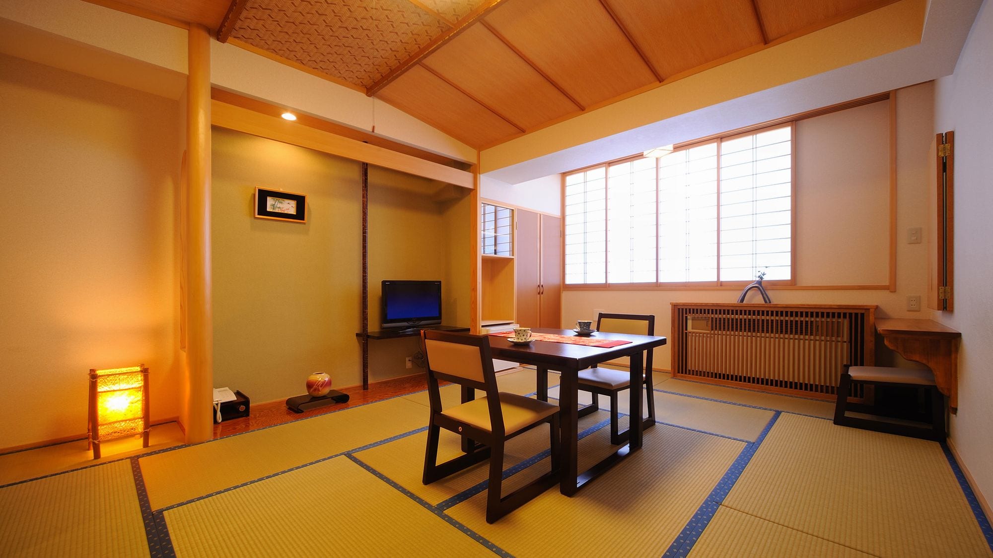 [Modern Japanese-style room] Renewal, chairs and tables You can enjoy a relaxing meal. Equipped with individual air conditioning and air purifier.