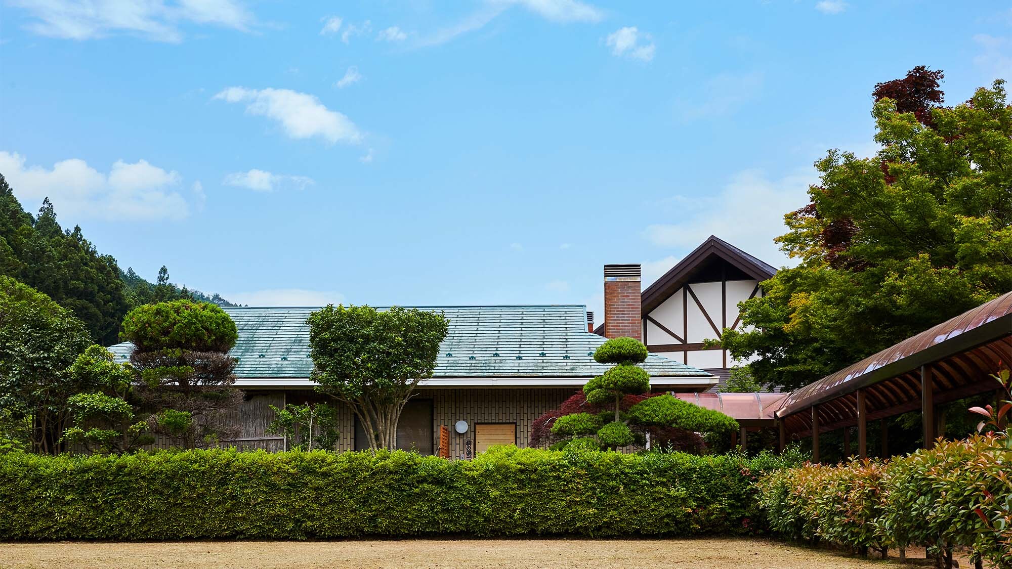 ・ [Main Building] A new but nostalgic place to relax in nature
