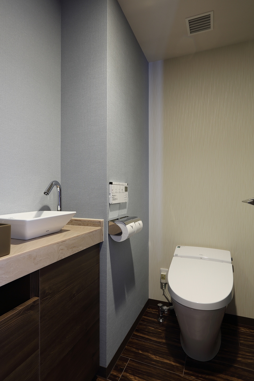 Premier Twin Room Restroom