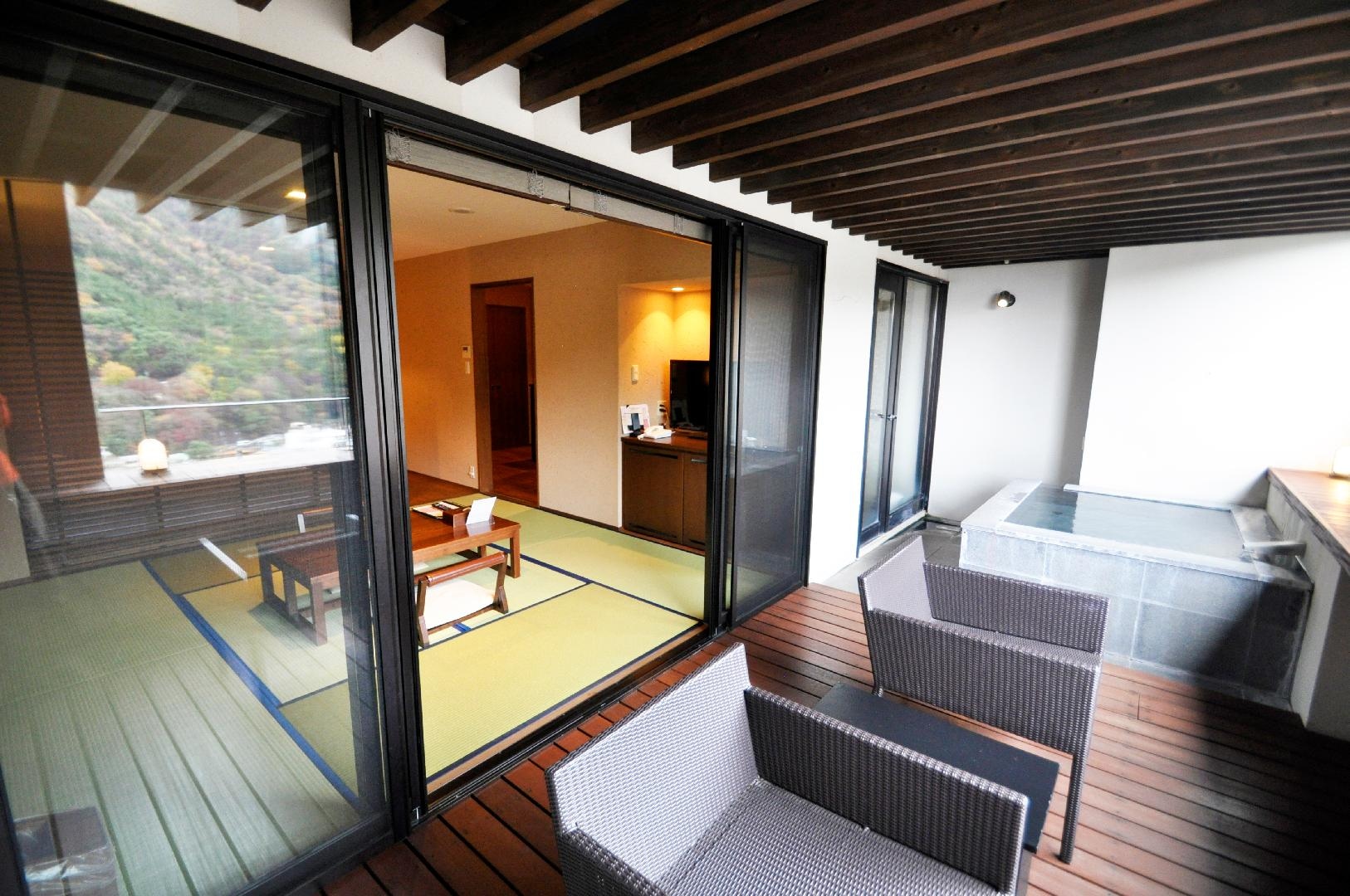 Guest room with open-air bath “Kaze no Tate Japanese-Western style room”