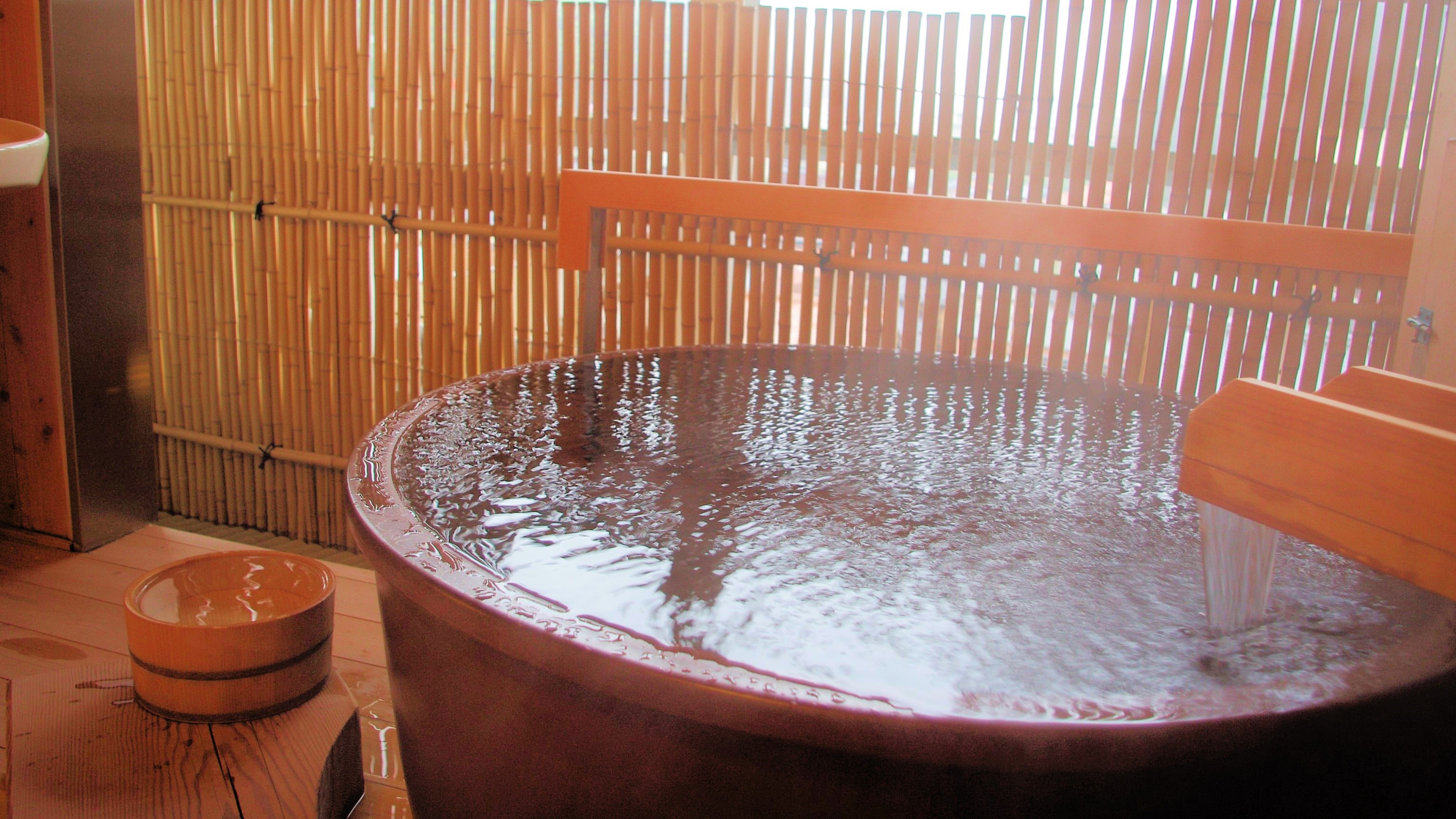 Western-style room with hot spring open-air bath [Hinoki cypress 206]