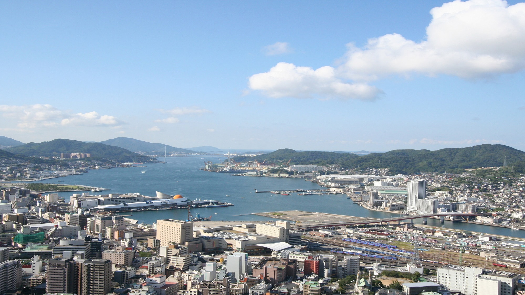 A panoramic view of Nagasaki from Koyotei (daytime)