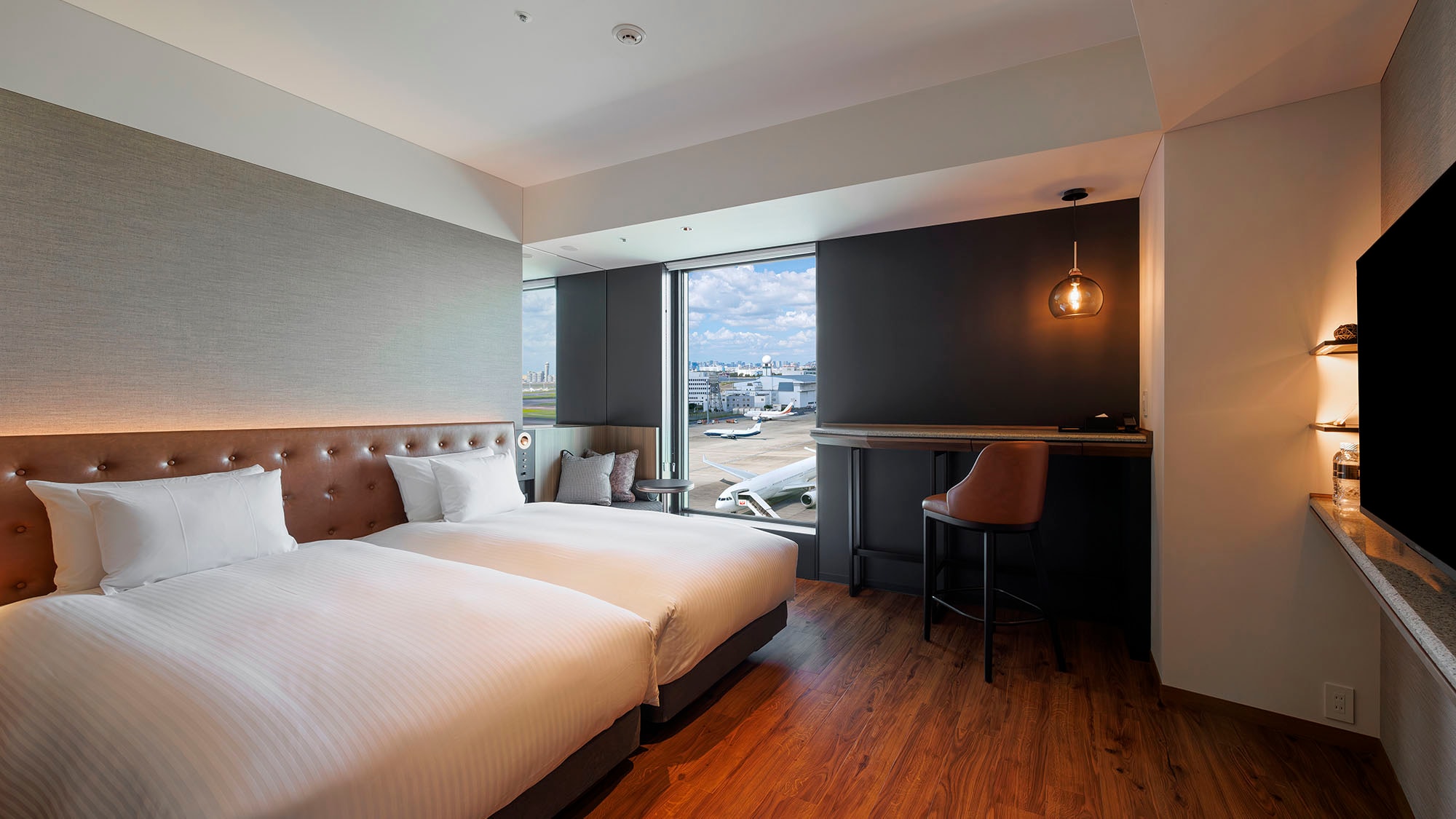 Superior Twin Room Airport Side 32m2
