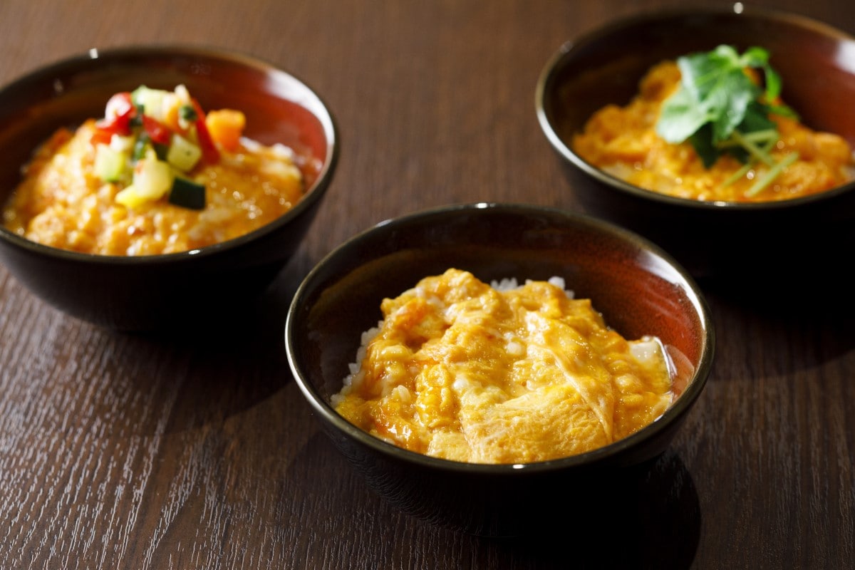 "Tamadon," dibuat menggunakan telur "Ran-oh" yang dibesarkan dengan pakan alami, adalah hidangan istimewa yang menjadi kebanggaan hotel kami.