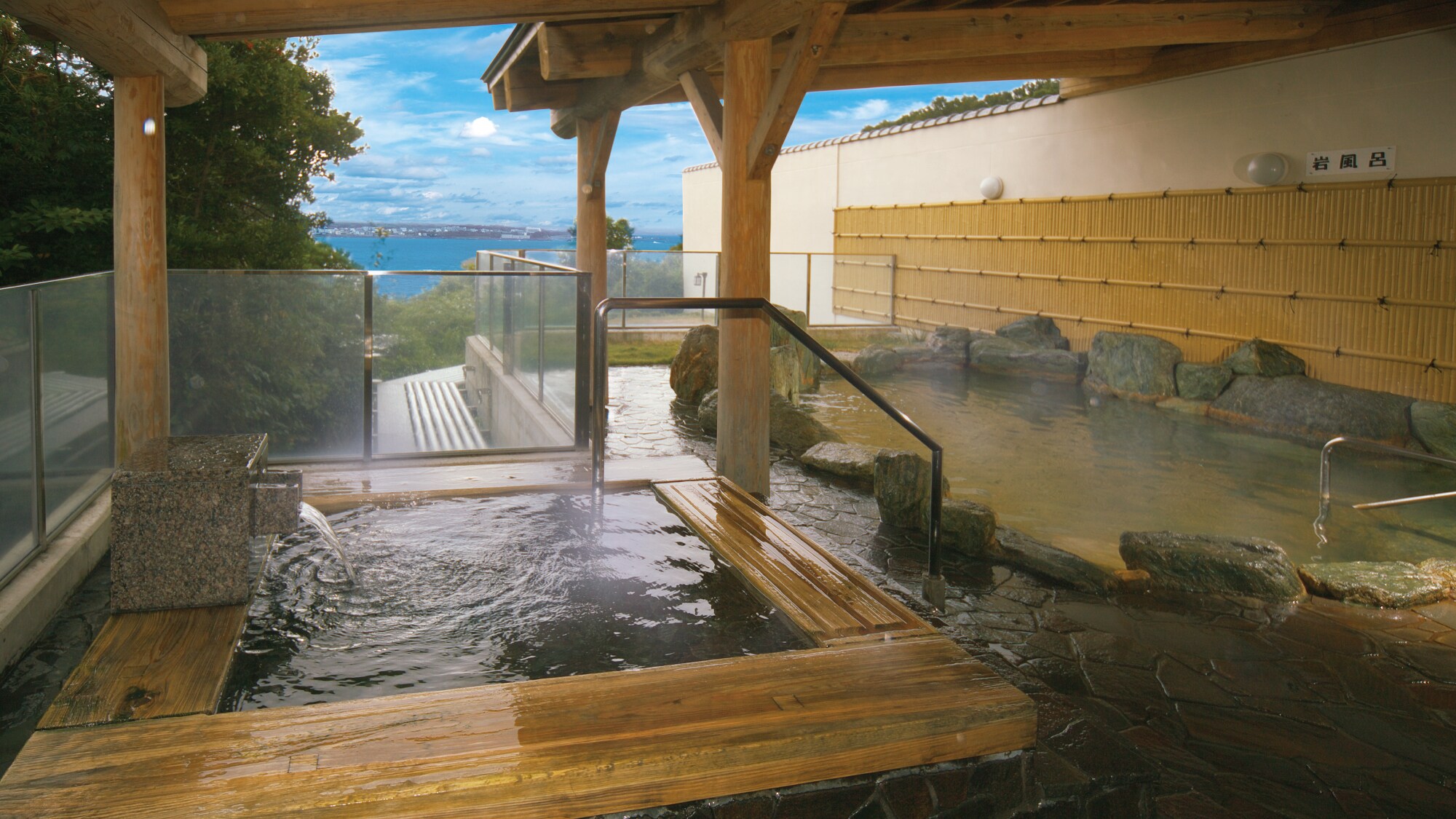 [Men's bath image / open-air hot spring rock bath]