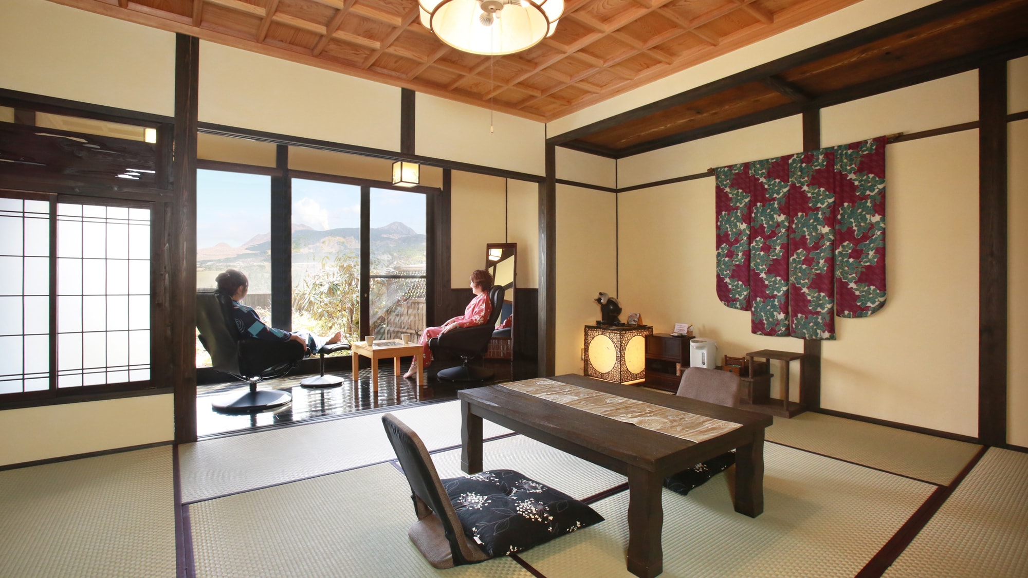 Dengan pemandian dalam ruangan dan pemandian terbuka [Kamar terpisah khusus] Kamar bergaya Jepang sekitar 11 tikar tatami + Kamar bergaya Barat sekitar 10 tikar tatami [Seiwa]