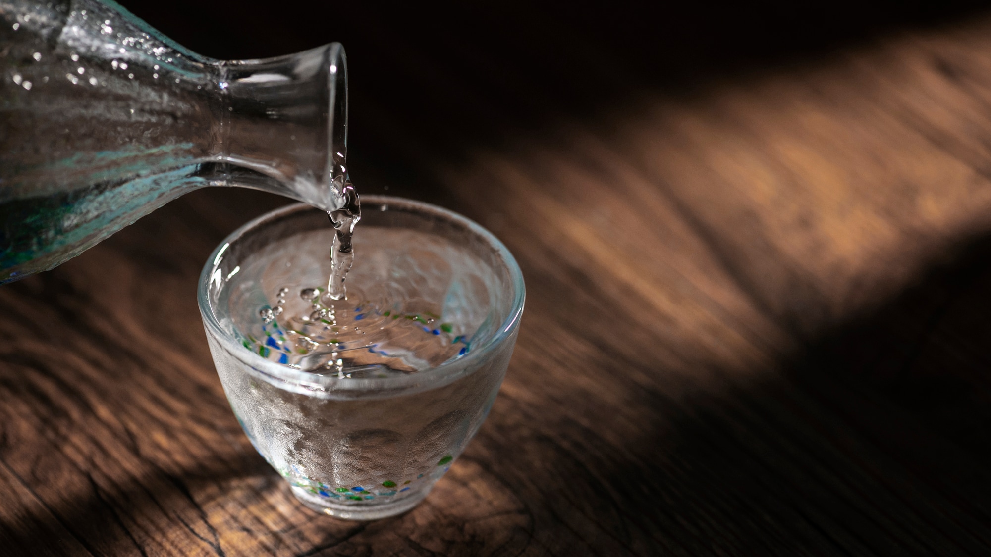 Fresh sake produced at the brewery "suginomori brewery", which has the highest altitude in Japan in the facility.