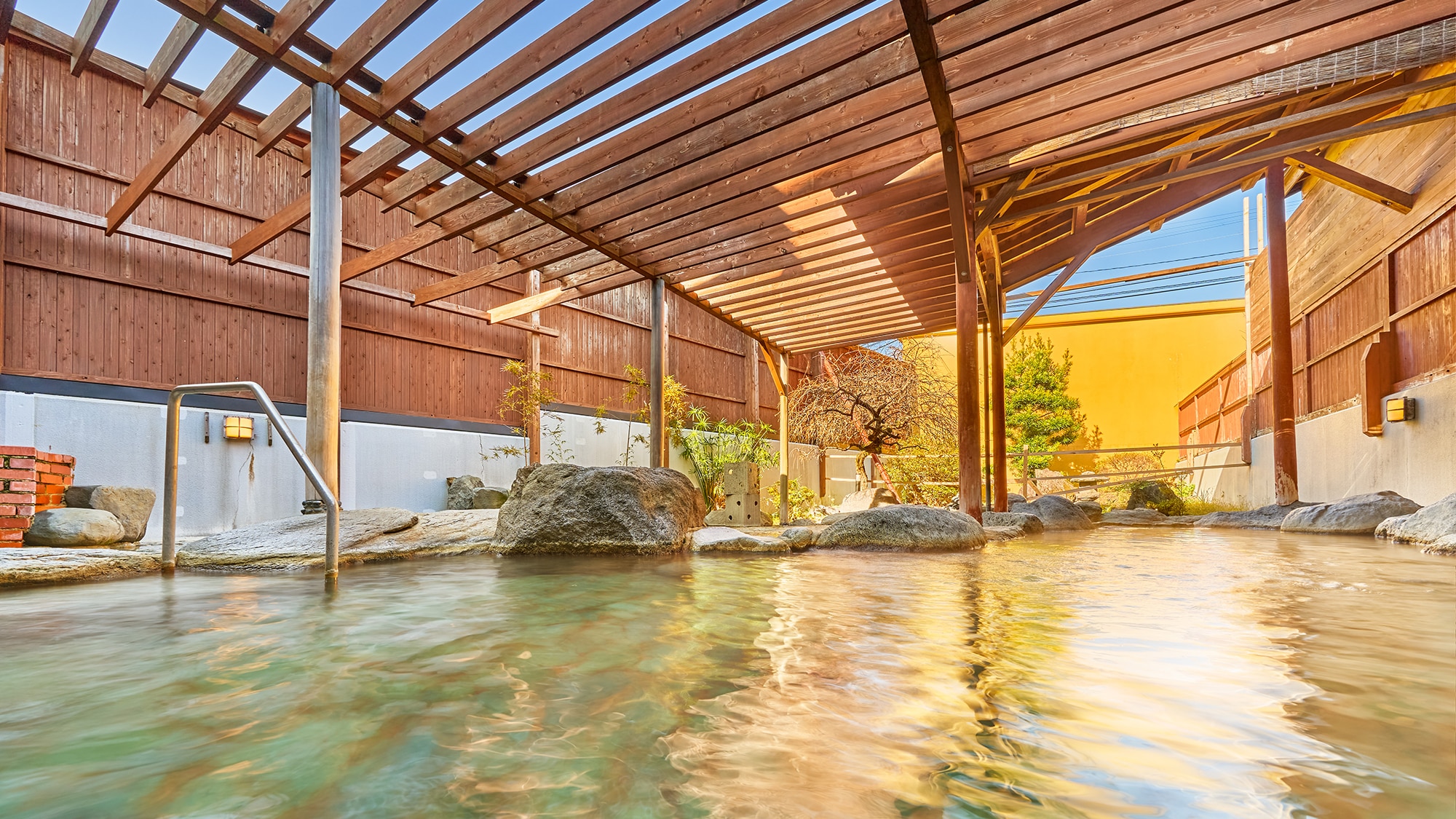 Open-air bath