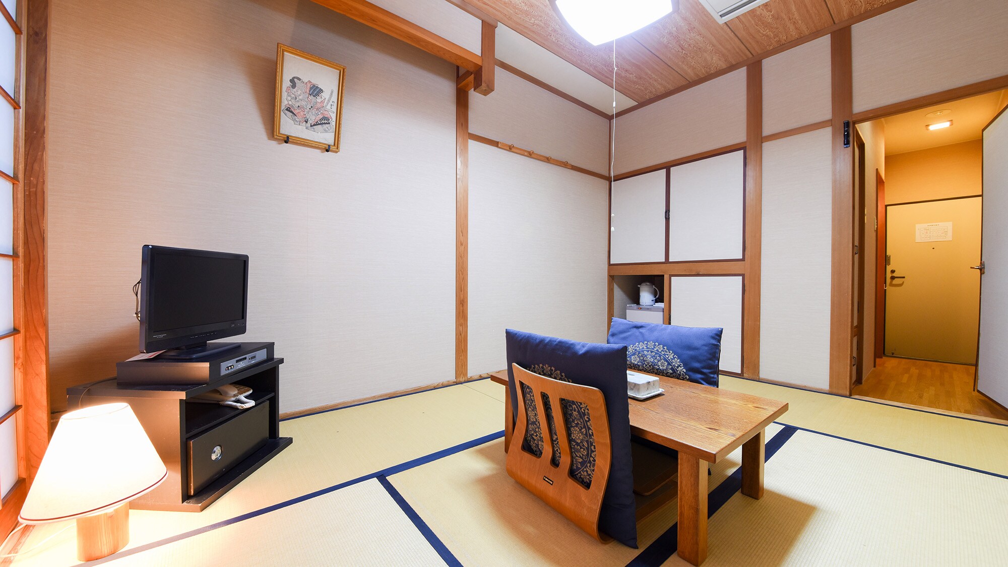 * <Japanese-style room B> A room with a relaxing Japanese-style space. Please spend a good time together.