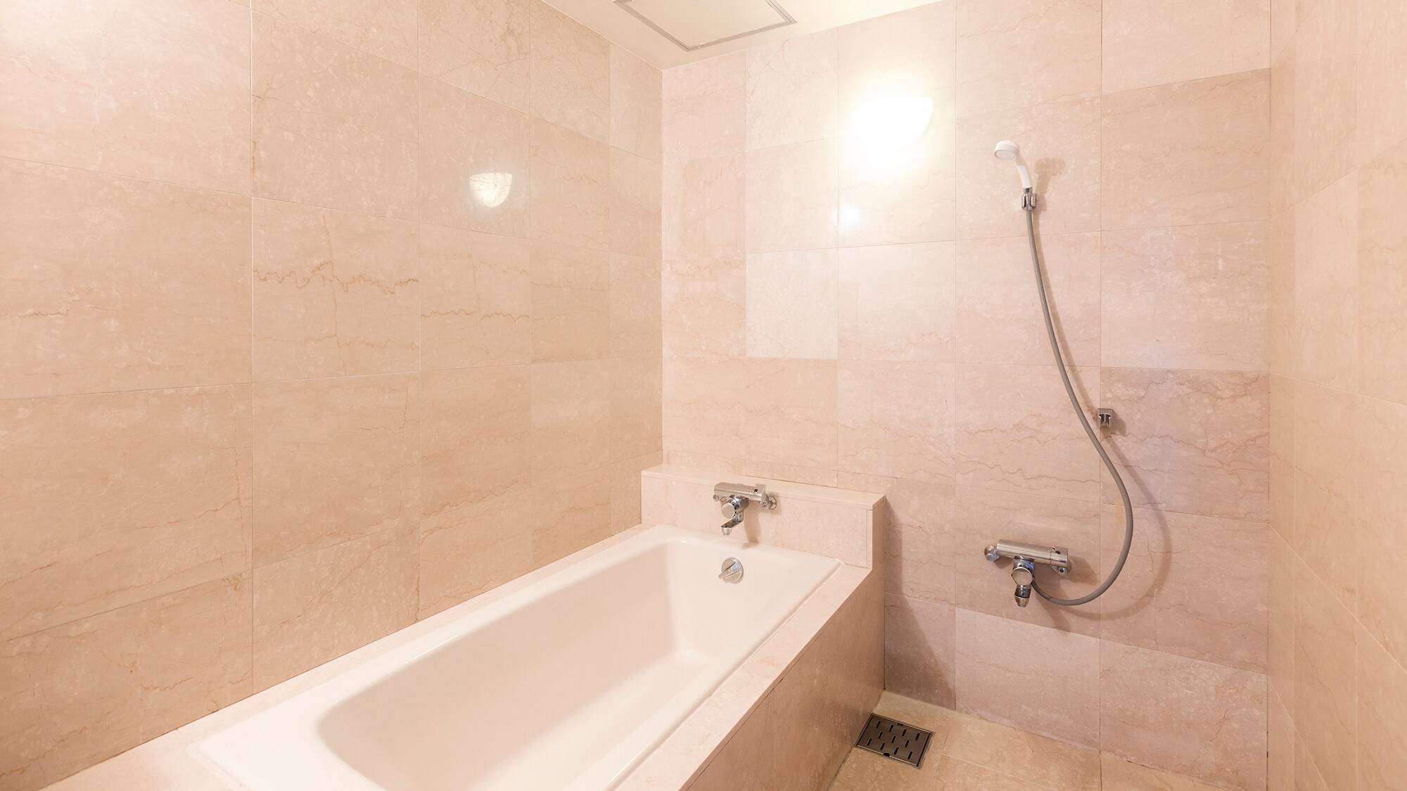 [Executive Twin - Bathroom and Toilet]