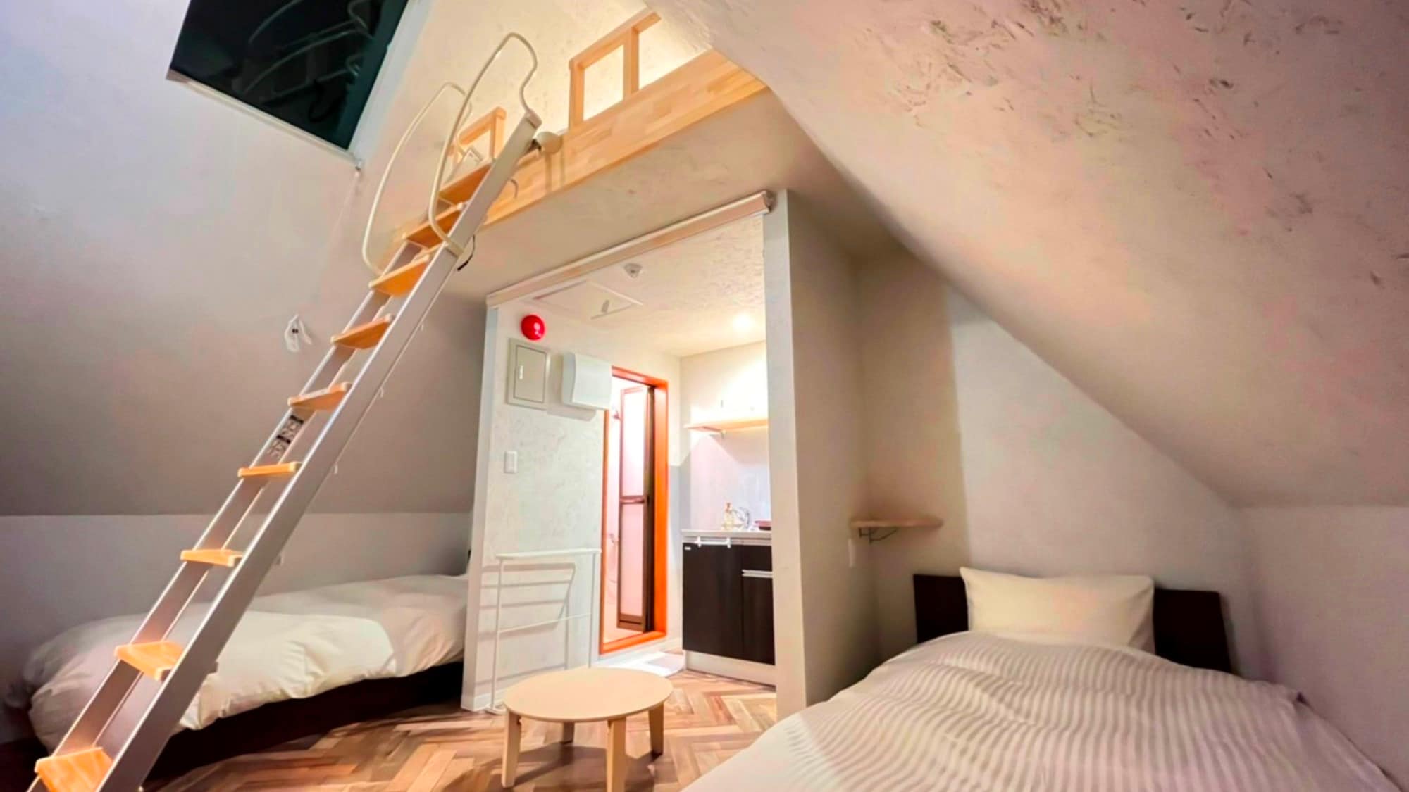 Comes with a loft that is popular with children