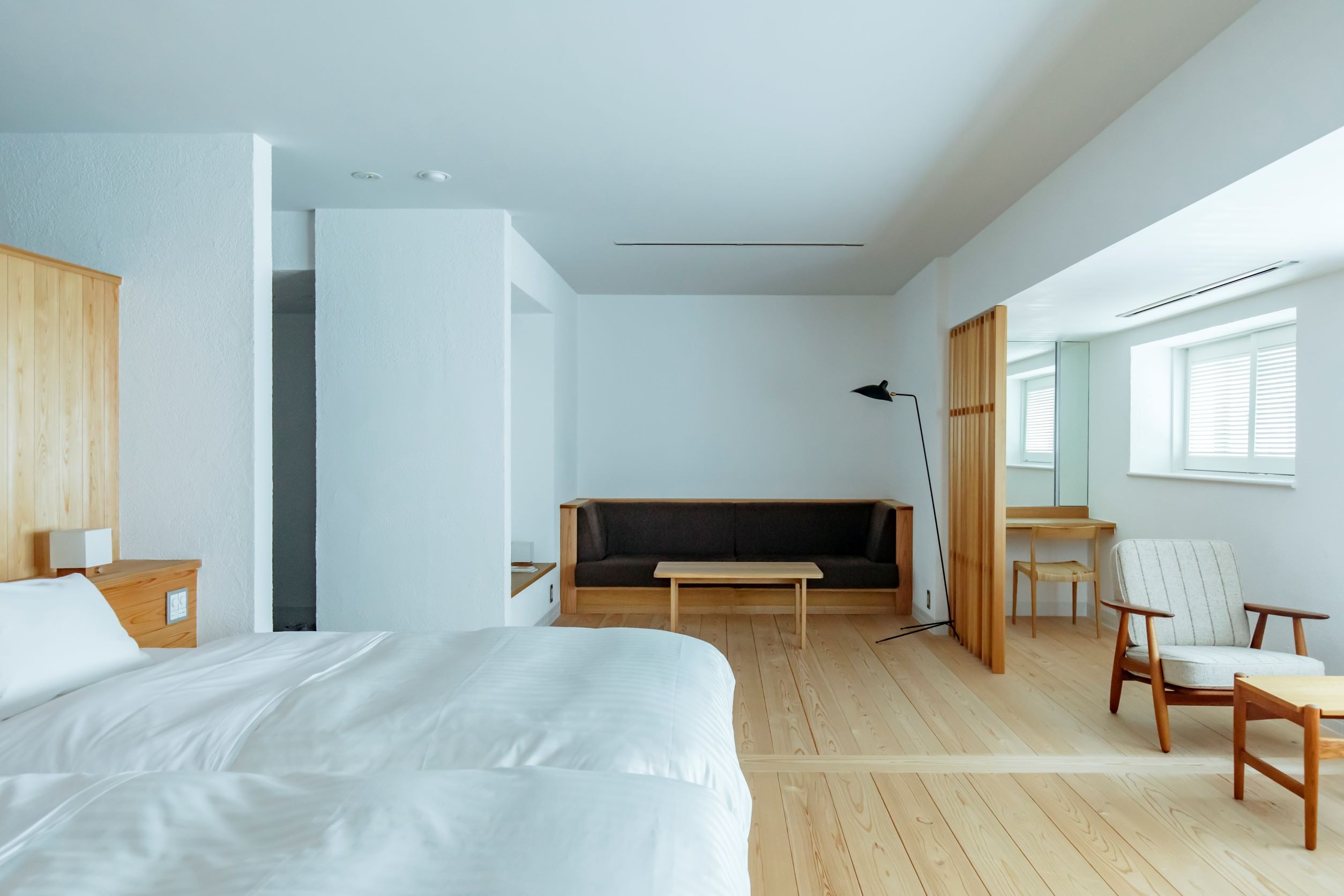 [Special Room / Horai] A special time to relax your heart. Materials such as solid wood floors and plaster walls gently envelop the resident.