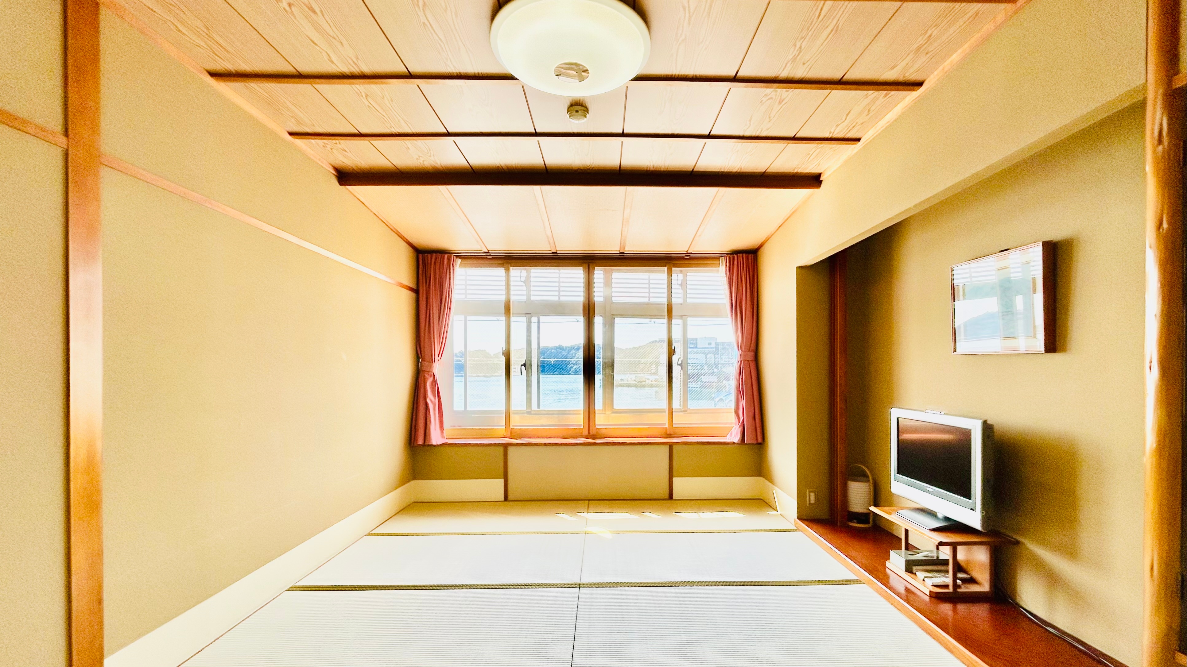 [Smoking] Japanese-style room 10 tatami mats + 6 tatami mats (sea side)