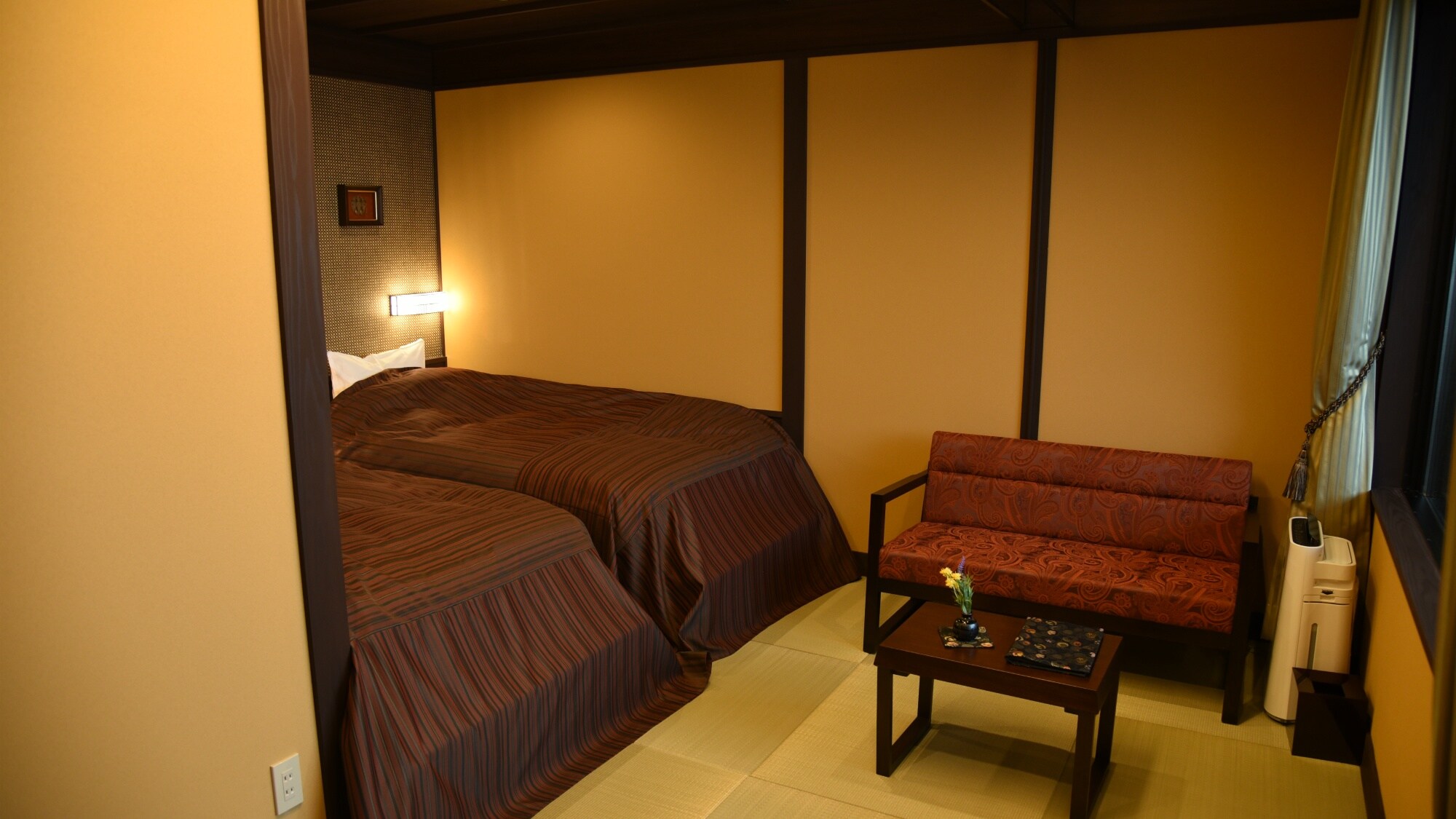 Oichi: The rooms are tatami-matted so that you can feel at home and relax.