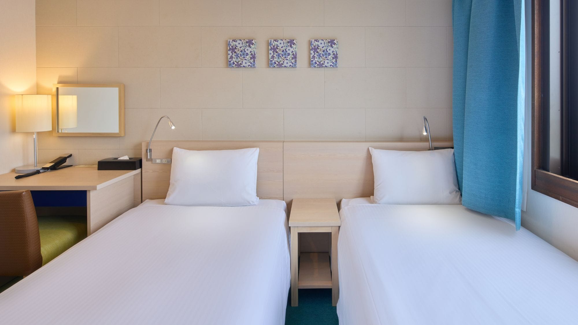 [Menara Utama] Kamar Twin Kompak Ideal untuk 1-2 orang. Sederhana dan mudah digunakan.