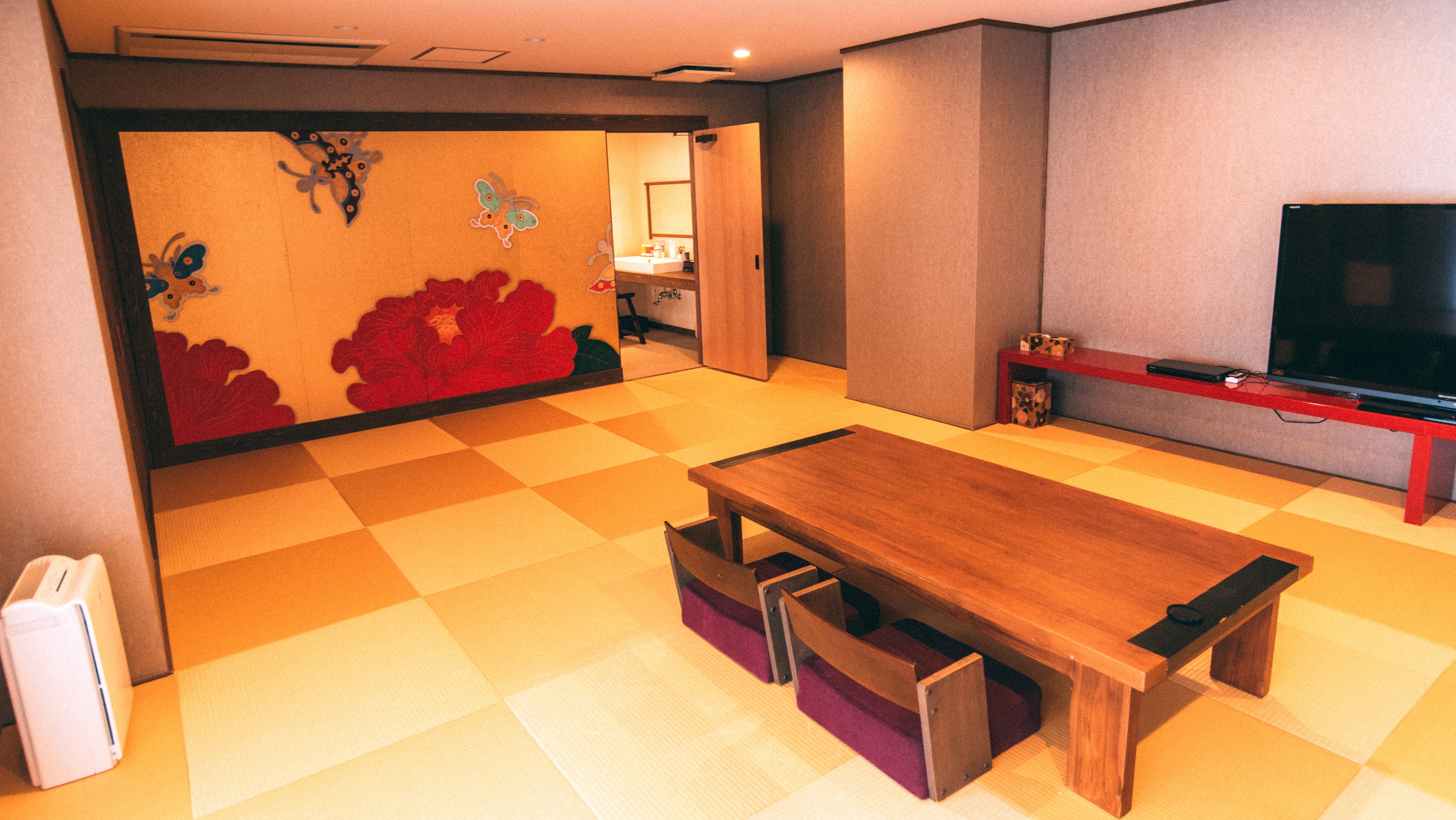 [Special room with open-air bath]