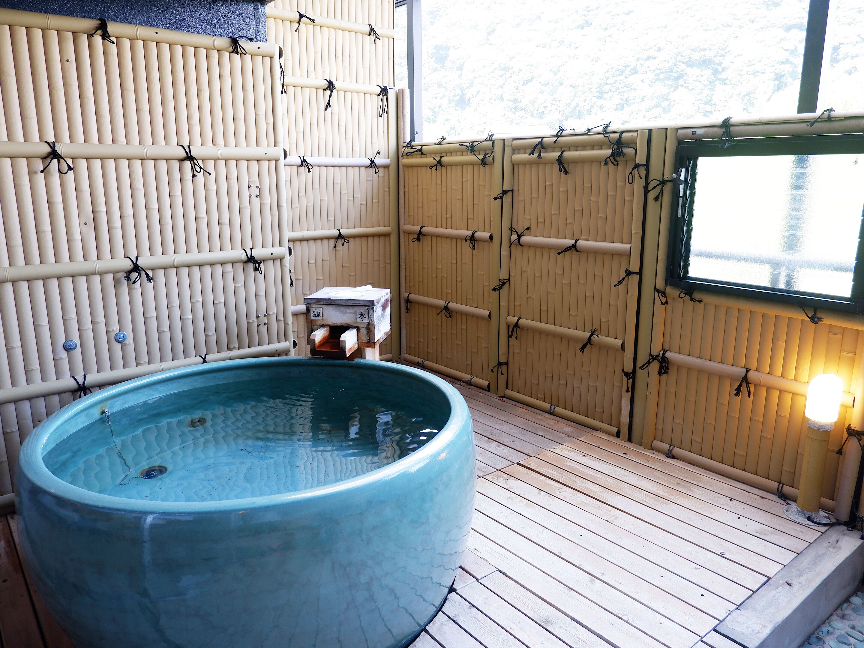 [Modern Western-style room] 40 square meters + terrace 11 square meters, Shigaraki-yaki open-air bath