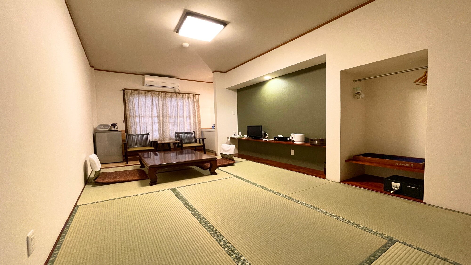 *[Guest room example: Japanese-style room with 8 tatami mats] Renovated in July 2023