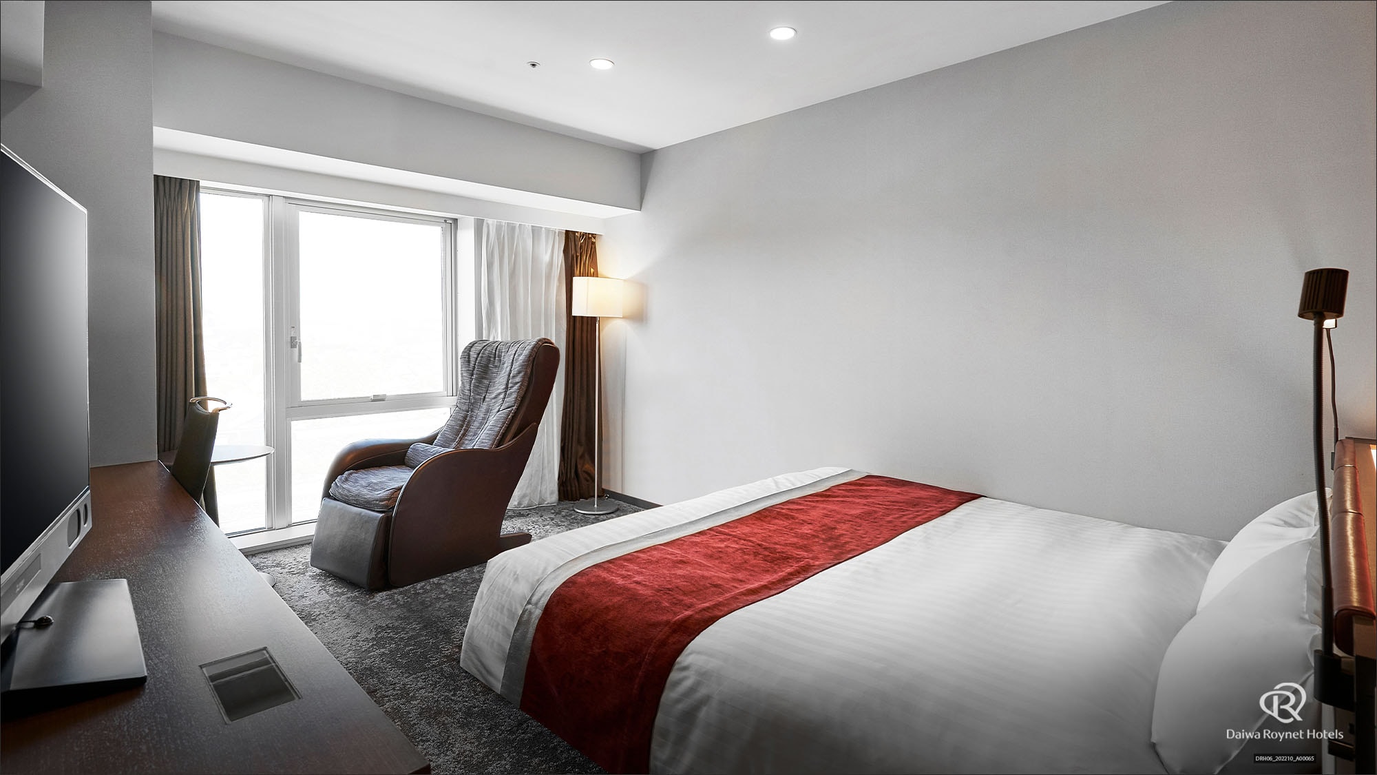 Deluxe King (Room 8)