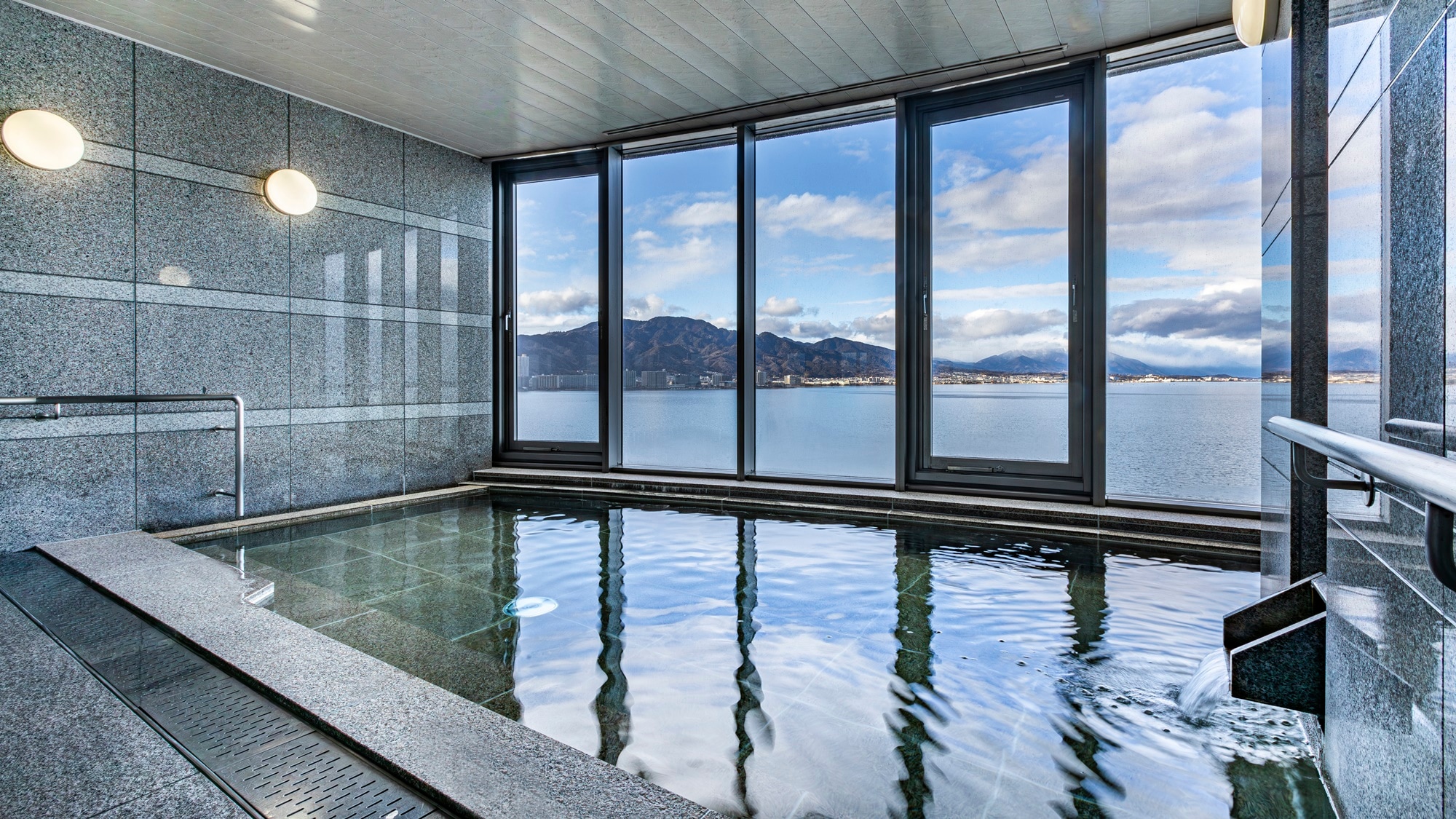 The open-air bath offers a panoramic view of the tranquil Lake Biwa and the Hira and Hiei mountains.
