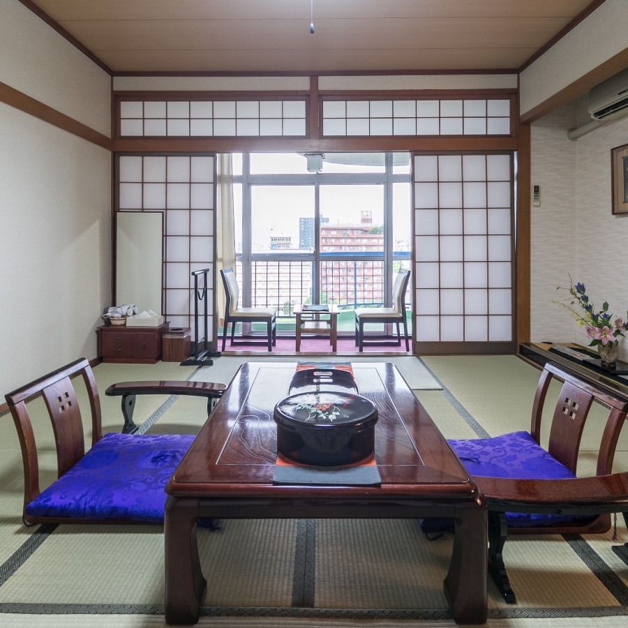 [Room] City side | Japanese-style room (8-10 tatami mats) / Bath and toilet included ☆ Free Wi-Fi