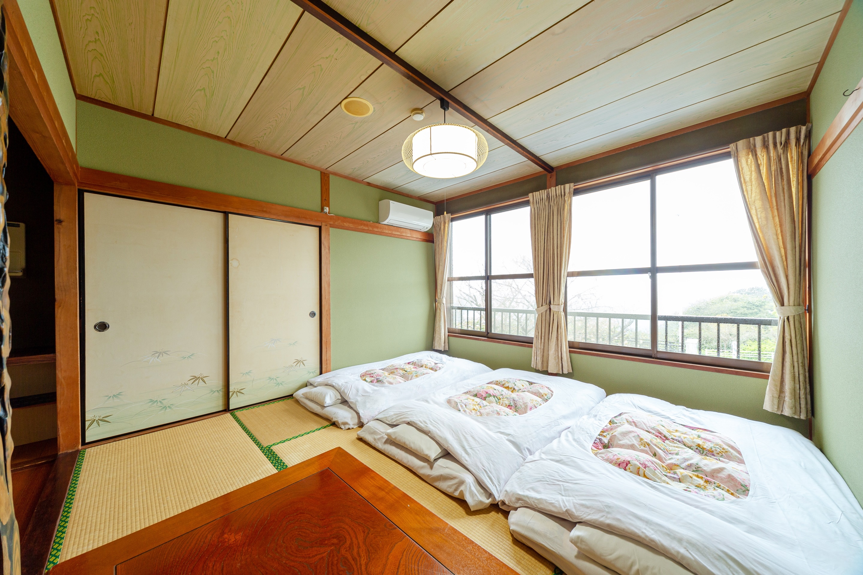 [Smoking] Japanese-style room for 1-3 people (no bath or toilet)