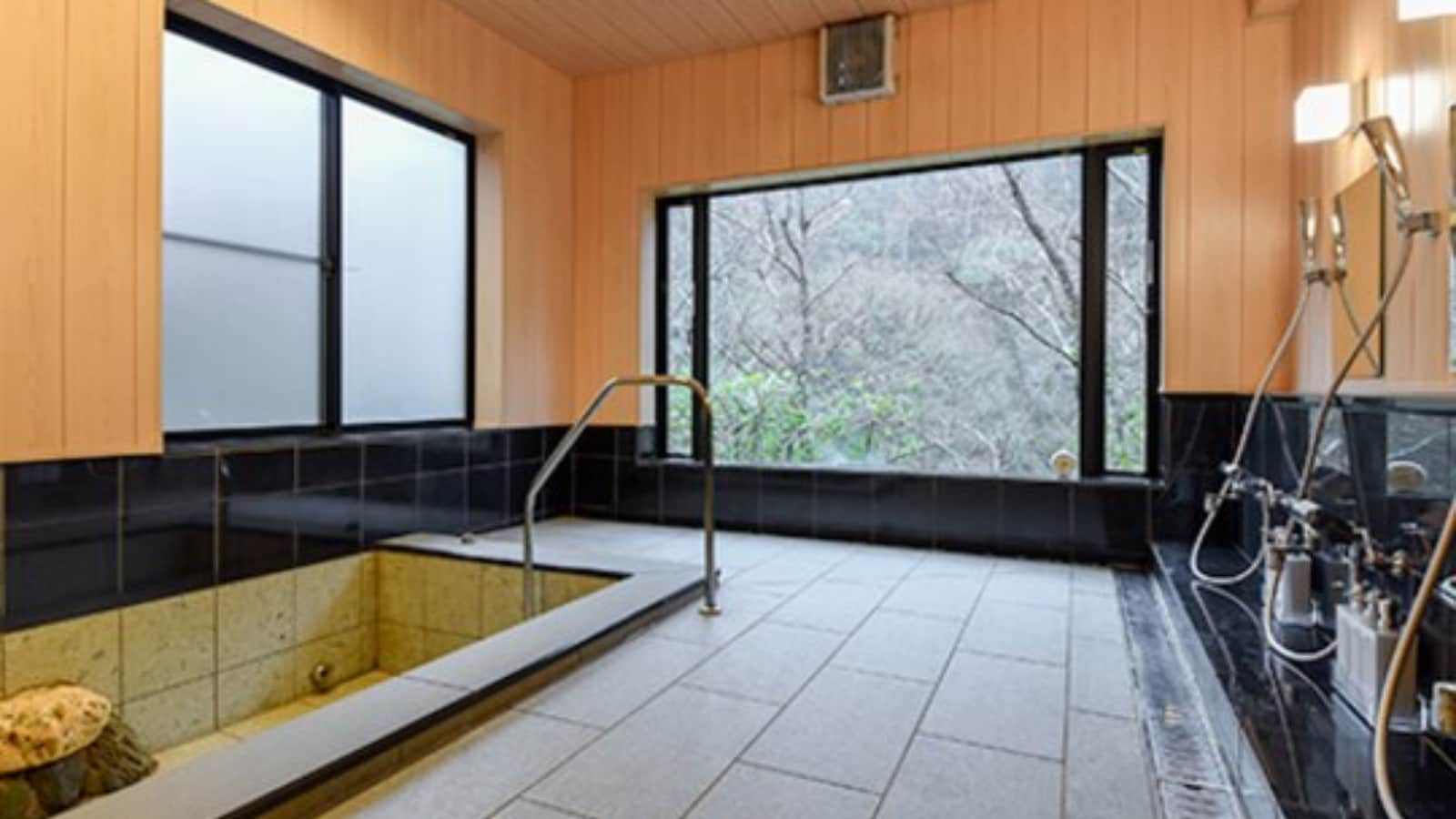 *[Bath] The private bath can be used for 40 minutes per room. *Time reservations are made on a first-come, first-served basis.