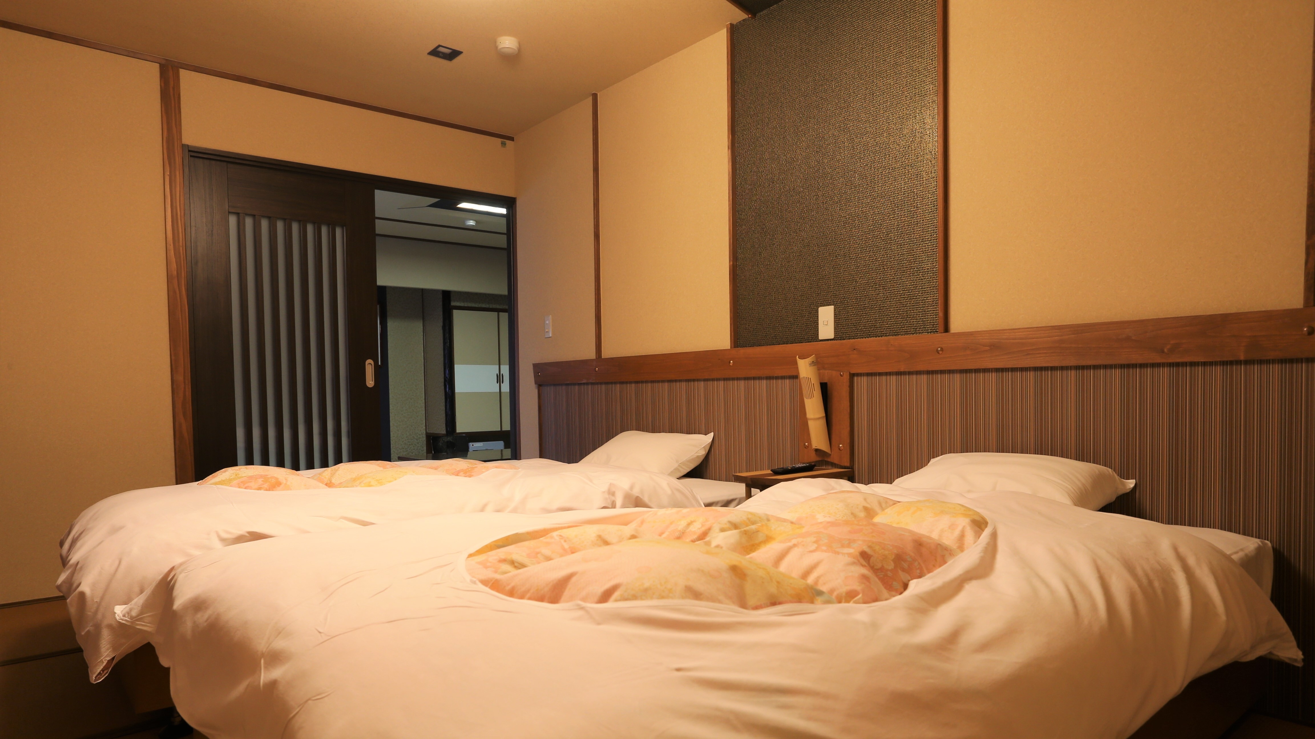 Special room (Japanese-style room + bedroom)