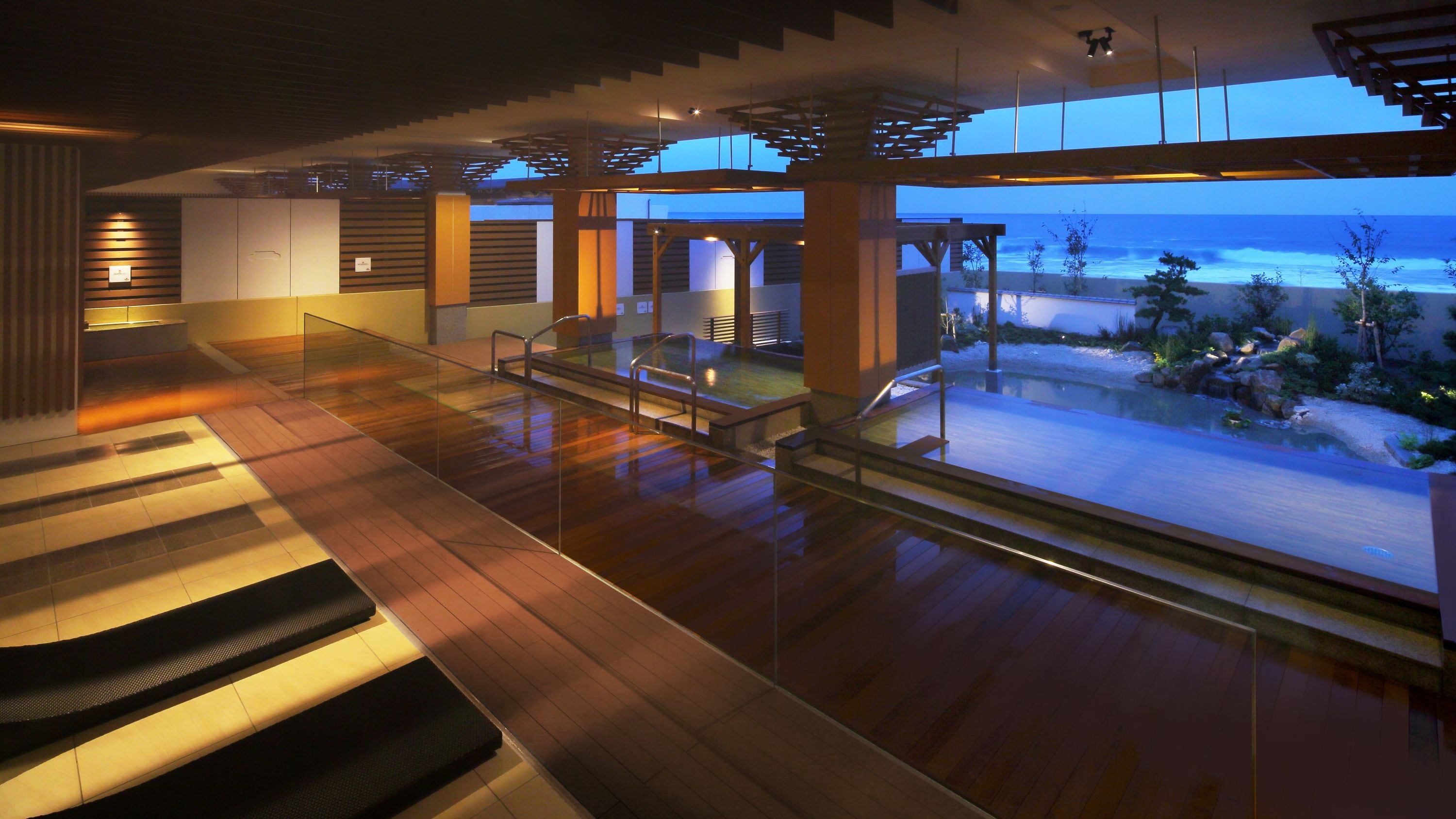 Hot spring large communal bath "sea corridor" outdoor hot spring