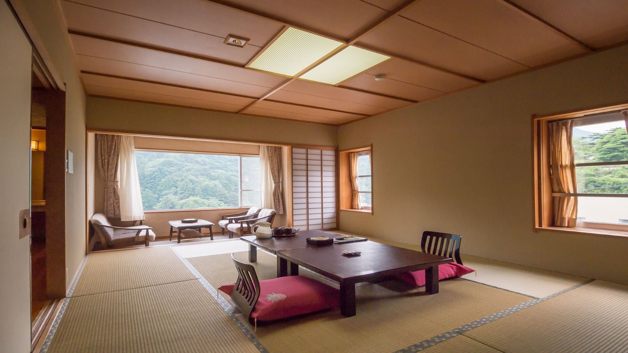 【객실(일본식 방) 일례】대자연에 둘러싸인 치유의 일본식 방 공간