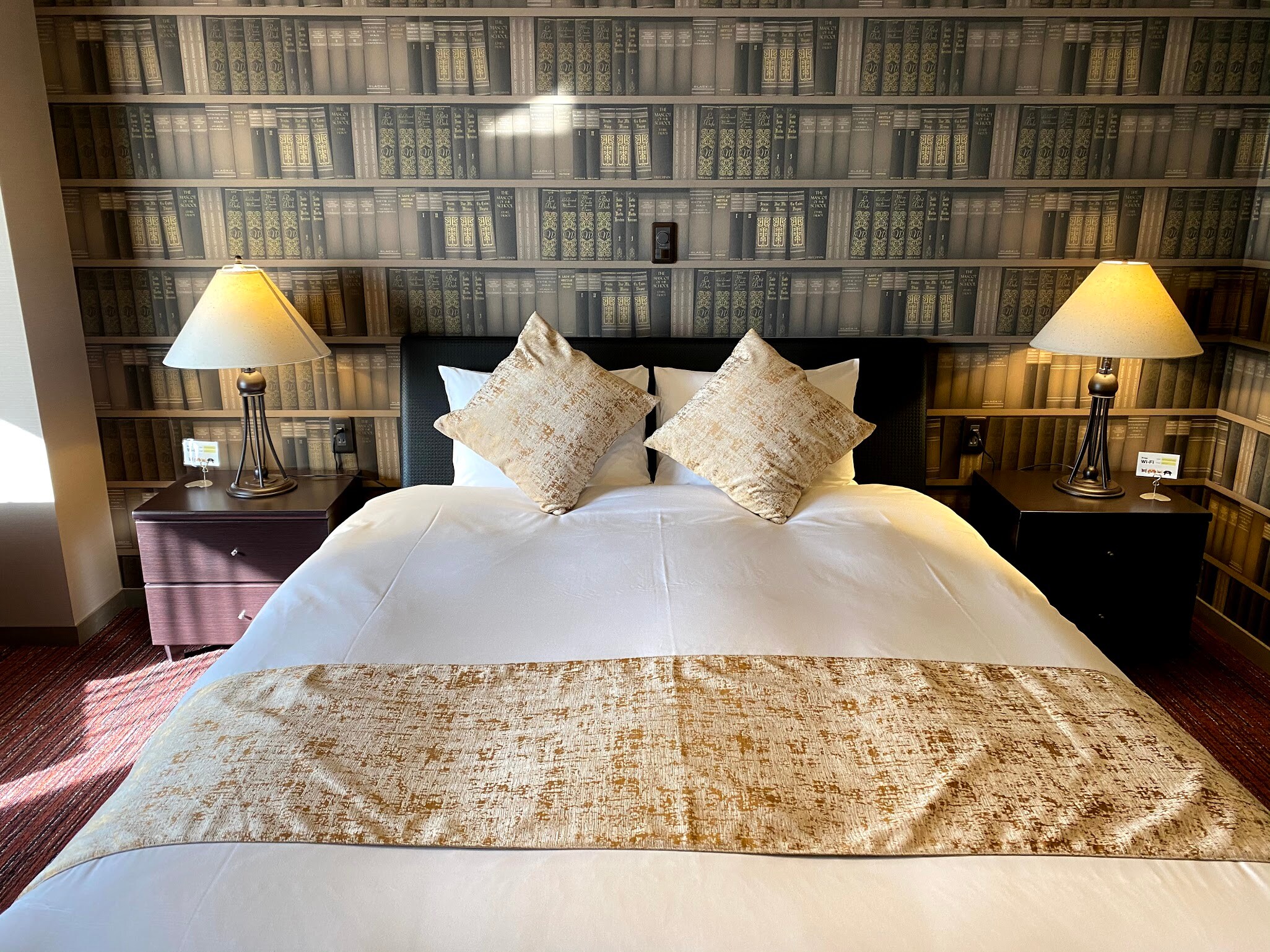 Suite room double bed side