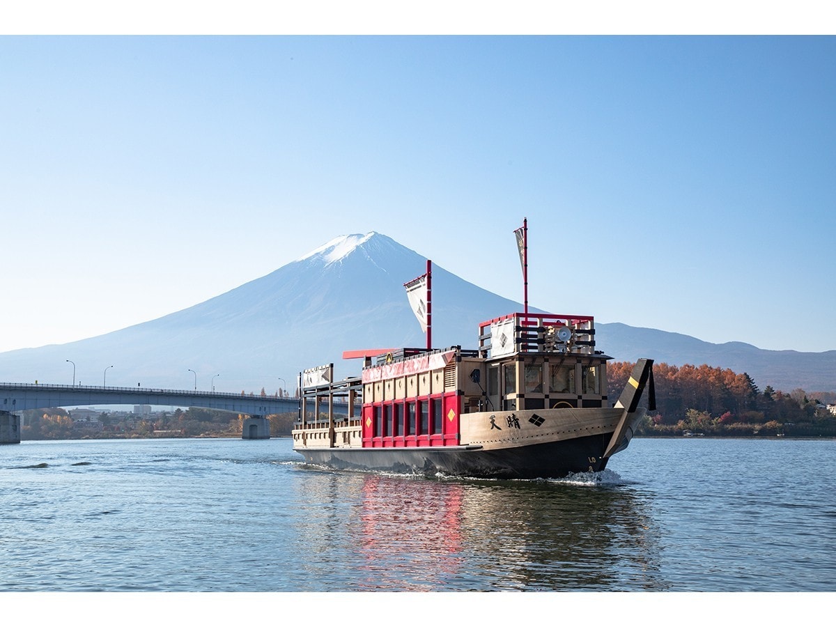 New! The sightseeing boat Tenkare is leaving!