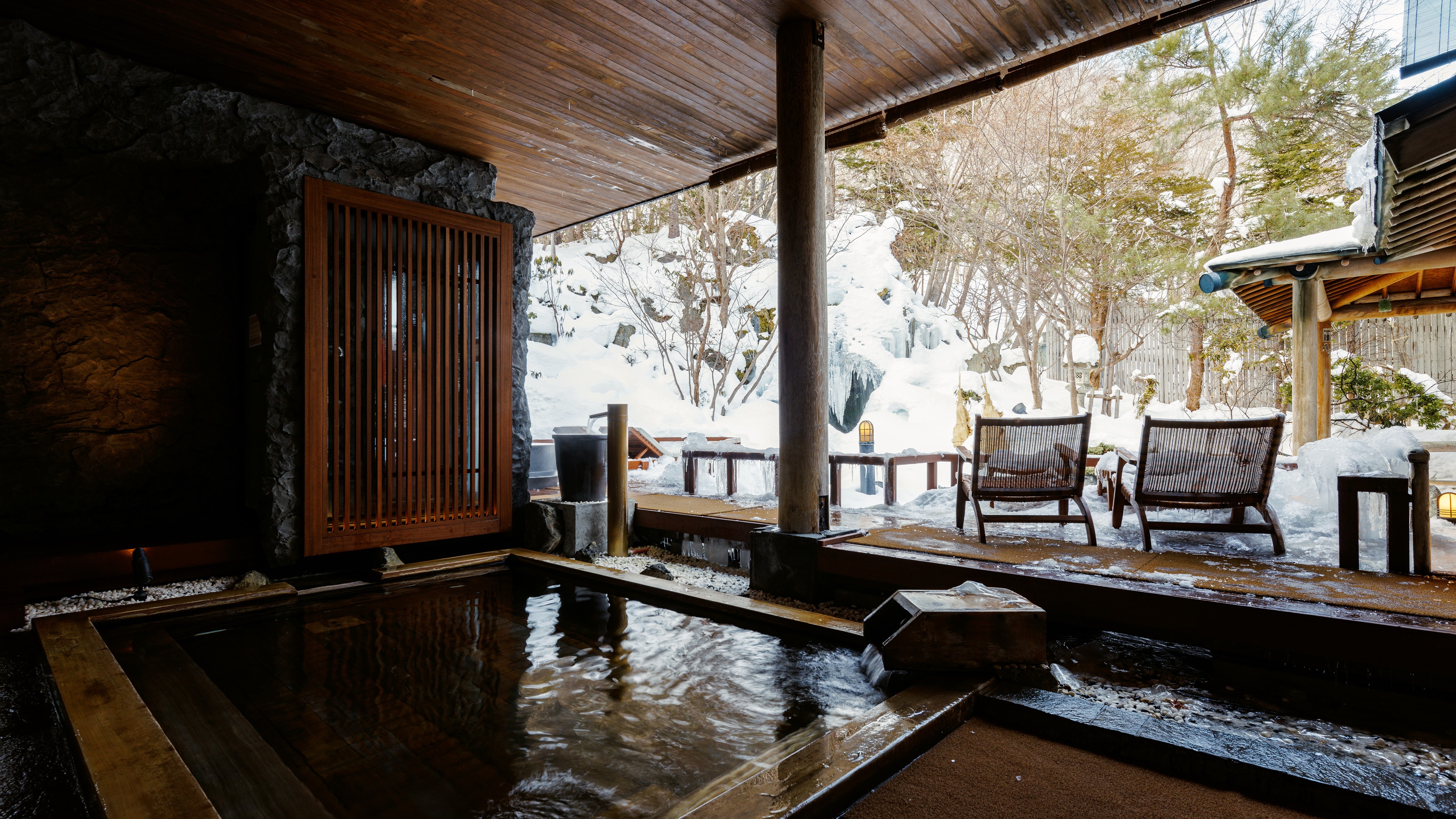 鬼桑拿（冬天）/冬天的精華，雪見浴場和雪見桑拿（例）