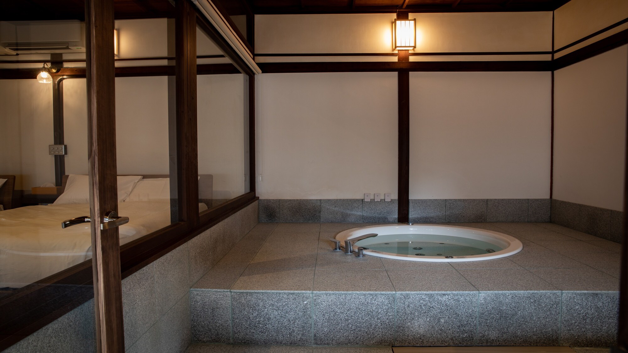 Sonobe 201 | Relax in the jacuzzi bath.