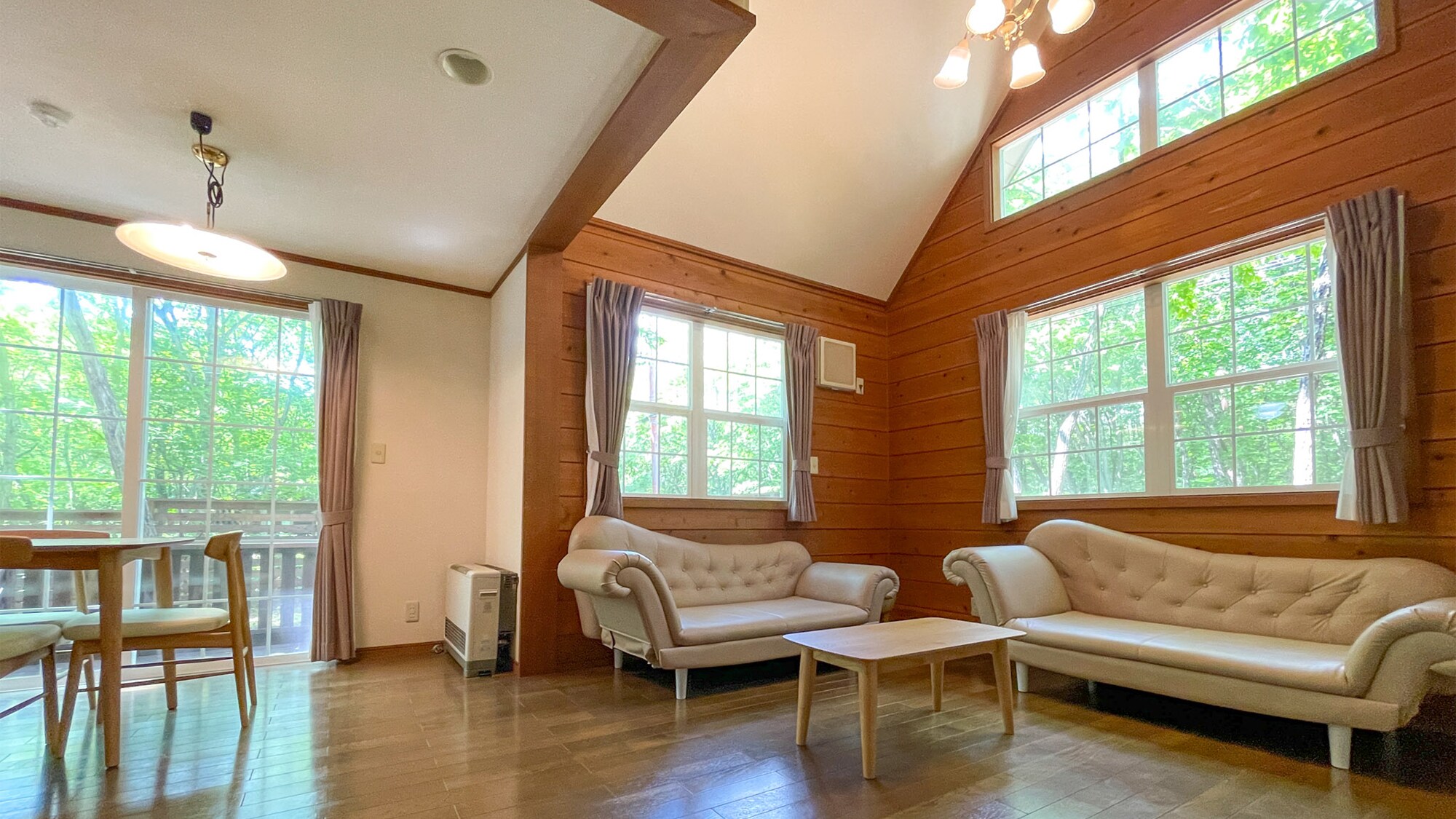 [Rental Cottage O Type] Living room and dining room