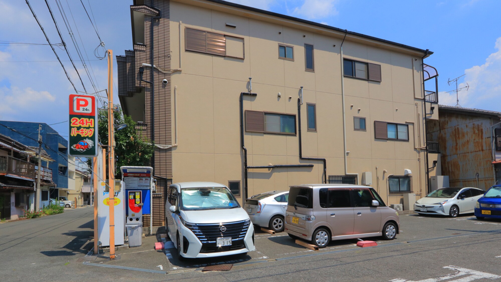 [Paid parking] Maximum 400 yen per day