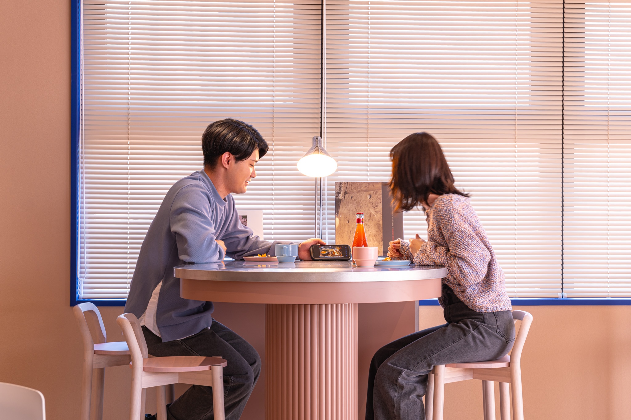 [Free lounge for guests only]